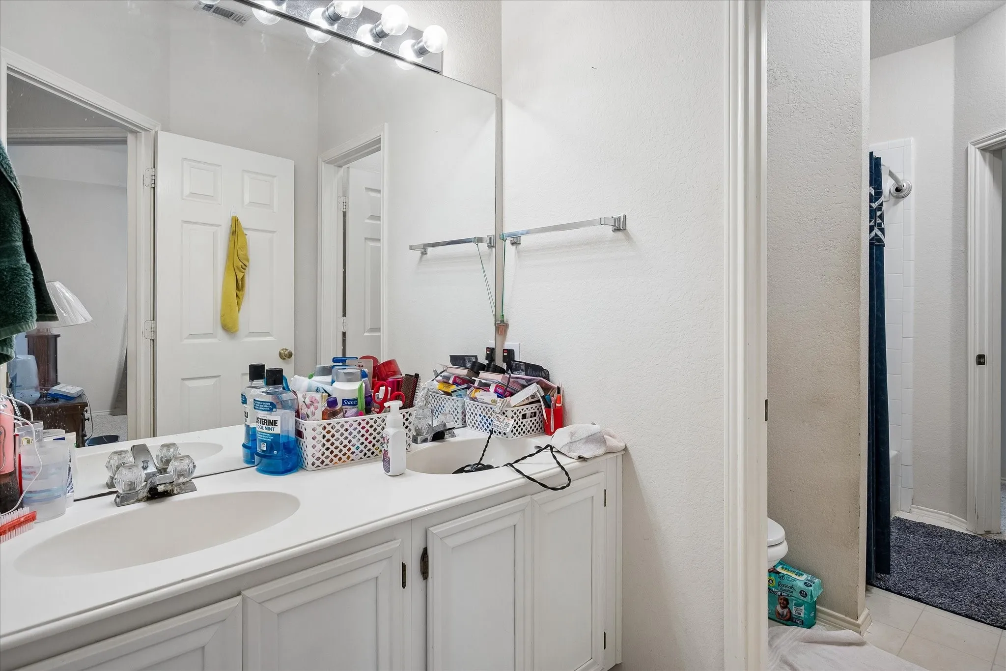 Single Family Residence For Sale in Dallas County , 3406 Harbor Pointe Drive, Rowlett, Texas 75088, 4 Bedroom, 2 Bathroom, 2 Garage spaces, 2,576 Sqft, built in 1998, mls#21366963, Real Estate Agent in Rowlett, Homes For Sale in Dallas county, Homes For Sale in Rowlett, Realtor in Rowlett Texas, Real Estate Brokerage Independent Realty Texas, Luminita Cordes Realtor