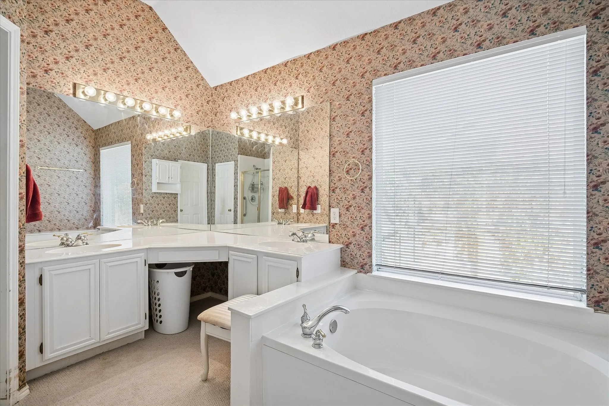 Single Family Residence For Sale in Dallas County , 3406 Harbor Pointe Drive, Rowlett, Texas 75088, 4 Bedroom, 2 Bathroom, 2 Garage spaces, 2,576 Sqft, built in 1998, mls#21366963, Real Estate Agent in Rowlett, Homes For Sale in Dallas county, Homes For Sale in Rowlett, Realtor in Rowlett Texas, Real Estate Brokerage Independent Realty Texas, Luminita Cordes Realtor