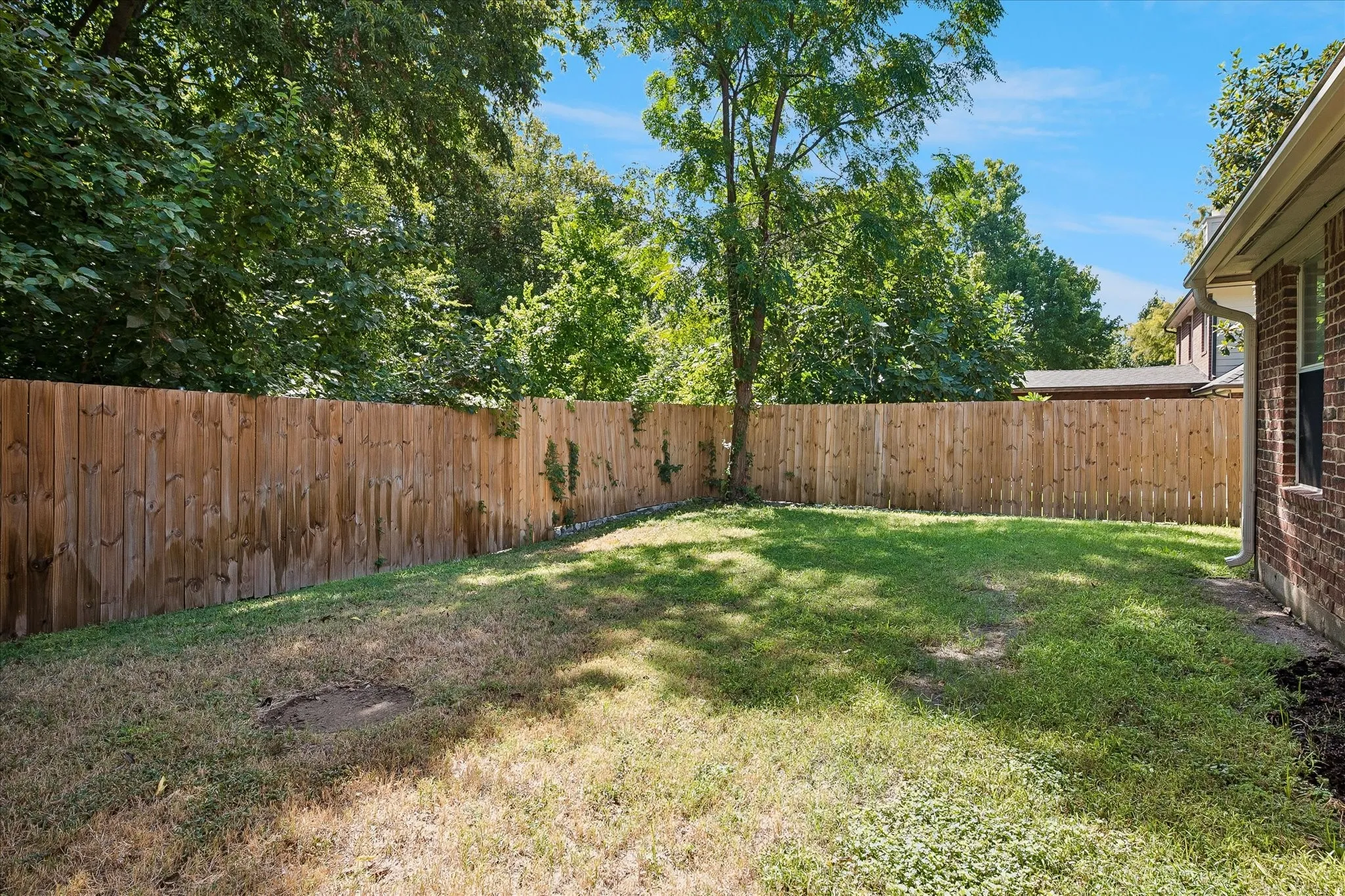 Single Family Residence For Sale in Dallas County , 3406 Harbor Pointe Drive, Rowlett, Texas 75088, 4 Bedroom, 2 Bathroom, 2 Garage spaces, 2,576 Sqft, built in 1998, mls#21366963, Real Estate Agent in Rowlett, Homes For Sale in Dallas county, Homes For Sale in Rowlett, Realtor in Rowlett Texas, Real Estate Brokerage Independent Realty Texas, Luminita Cordes Realtor