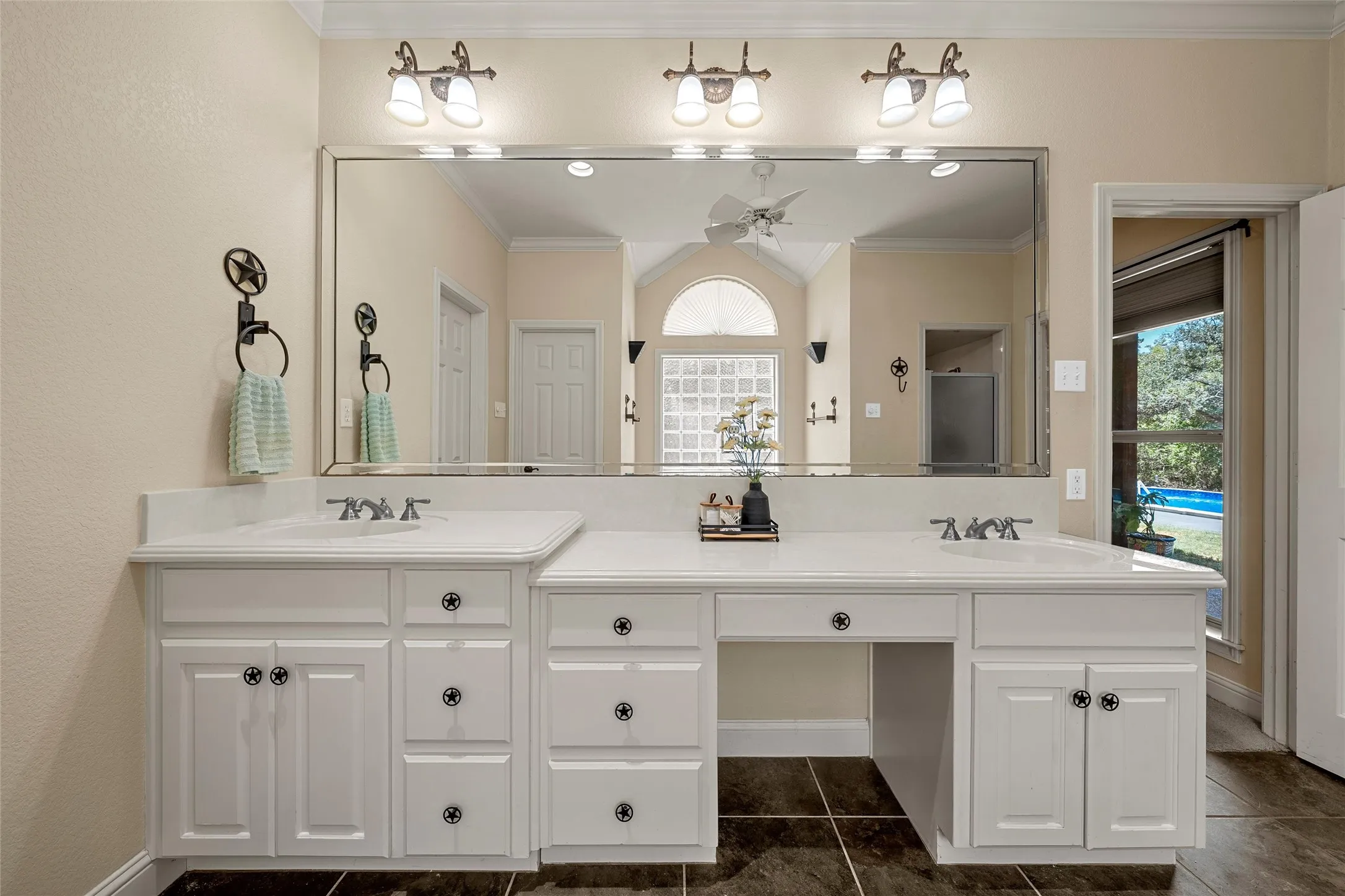 Single Family Residence For Sale in Mc Lennan County , 200 Johanne Point Road, Bruceville Eddy, Texas 76524, 5 Bedroom, 4 Bathroom, 2 Garage spaces, 3,137 Sqft, built in 2004, mls#21366966, Real Estate Agent in Bruceville Eddy, Homes For Sale in Mc Lennan county, Homes For Sale in Bruceville Eddy, Realtor in Bruceville Eddy Texas, Real Estate Brokerage Independent Realty Texas, Luminita Cordes Realtor
