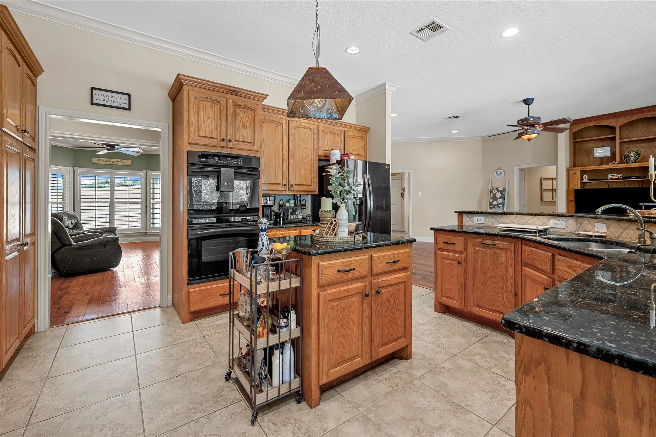 Single Family Residence For Sale in Mc Lennan County , 200 Johanne Point Road, Bruceville Eddy, Texas 76524, 5 Bedroom, 4 Bathroom, 2 Garage spaces, 3,137 Sqft, built in 2004, mls#21366966, Real Estate Agent in Bruceville Eddy, Homes For Sale in Mc Lennan county, Homes For Sale in Bruceville Eddy, Realtor in Bruceville Eddy Texas, Real Estate Brokerage Independent Realty Texas, Luminita Cordes Realtor