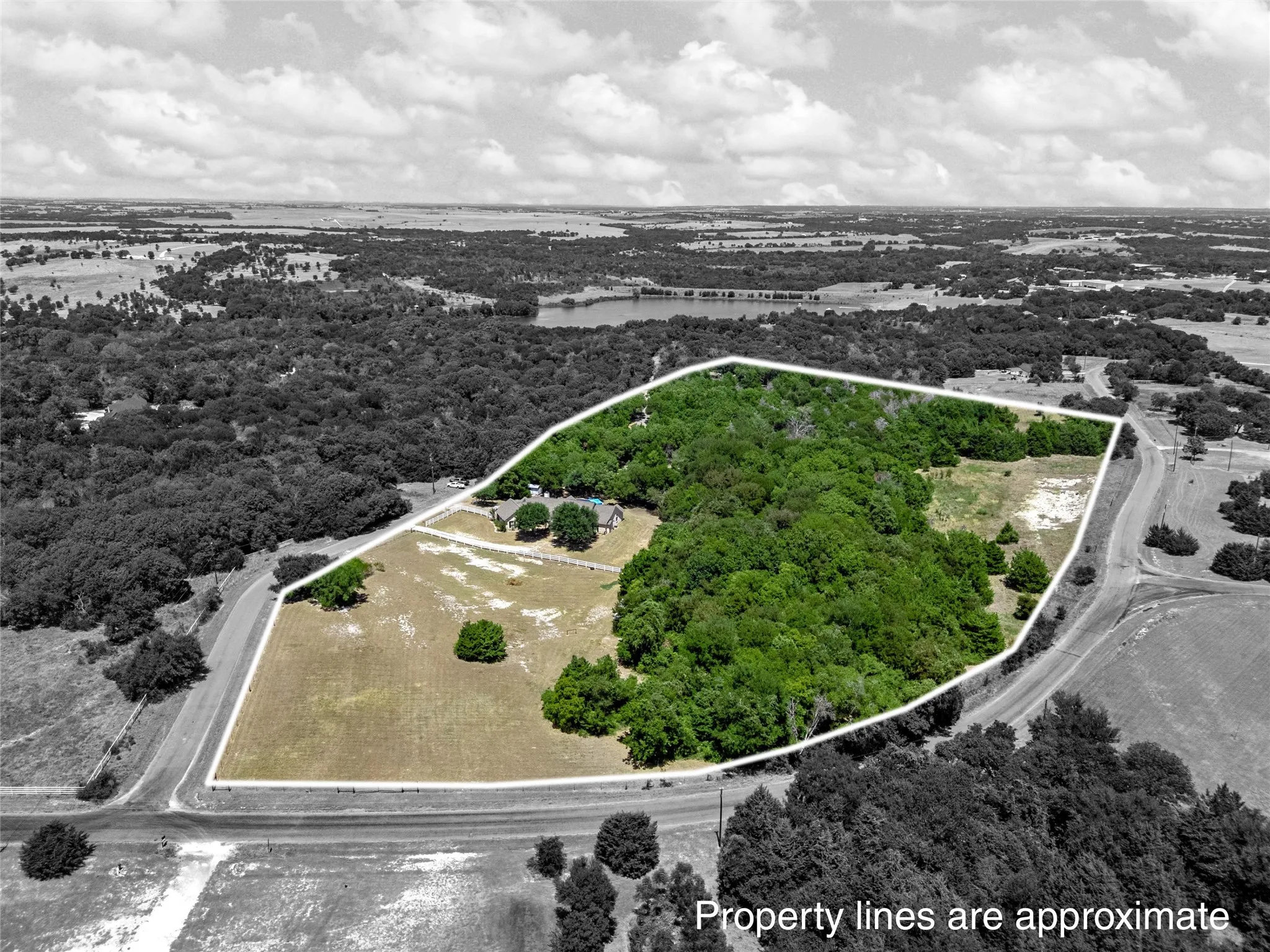 Single Family Residence For Sale in Mc Lennan County , 200 Johanne Point Road, Bruceville Eddy, Texas 76524, 5 Bedroom, 4 Bathroom, 2 Garage spaces, 3,137 Sqft, built in 2004, mls#21366966, Real Estate Agent in Bruceville Eddy, Homes For Sale in Mc Lennan county, Homes For Sale in Bruceville Eddy, Realtor in Bruceville Eddy Texas, Real Estate Brokerage Independent Realty Texas, Luminita Cordes Realtor