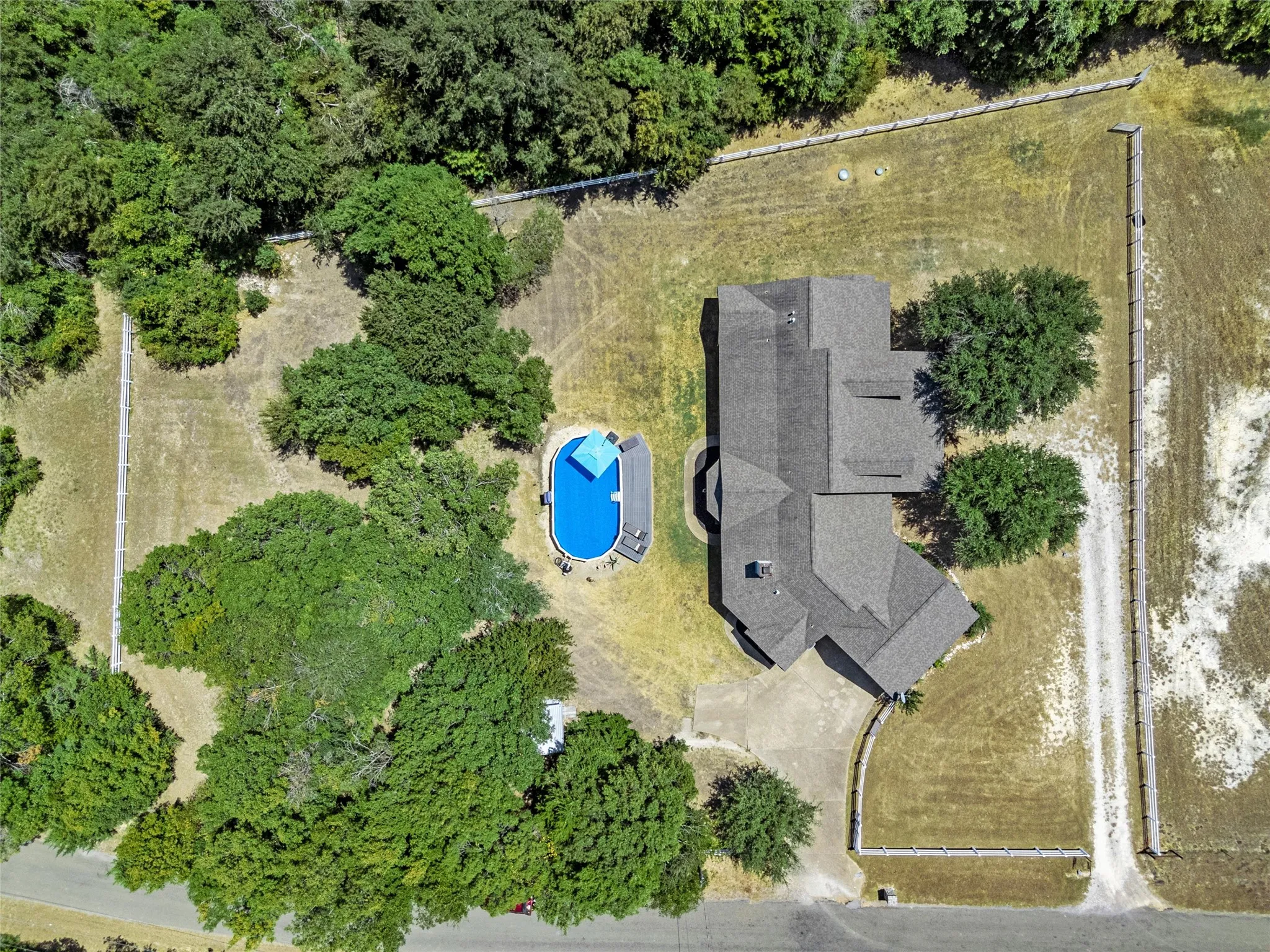 Single Family Residence For Sale in Mc Lennan County , 200 Johanne Point Road, Bruceville Eddy, Texas 76524, 5 Bedroom, 4 Bathroom, 2 Garage spaces, 3,137 Sqft, built in 2004, mls#21366966, Real Estate Agent in Bruceville Eddy, Homes For Sale in Mc Lennan county, Homes For Sale in Bruceville Eddy, Realtor in Bruceville Eddy Texas, Real Estate Brokerage Independent Realty Texas, Luminita Cordes Realtor