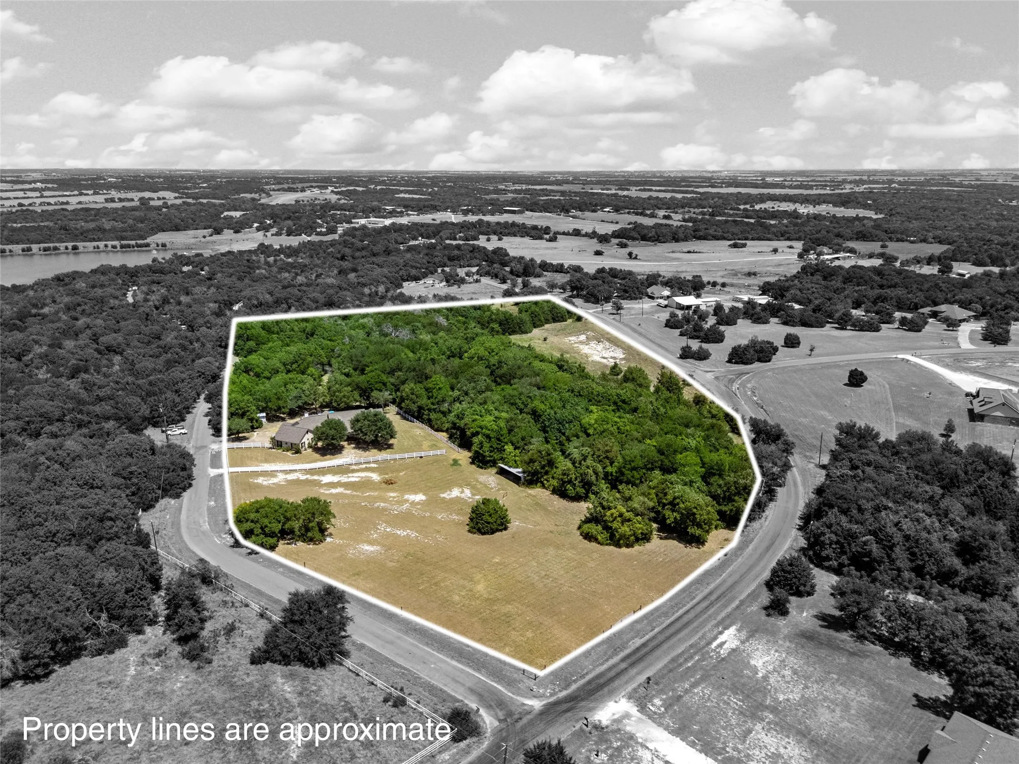 Single Family Residence For Sale in Mc Lennan County , 200 Johanne Point Road, Bruceville Eddy, Texas 76524, 5 Bedroom, 4 Bathroom, 2 Garage spaces, 3,137 Sqft, built in 2004, mls#21366966, Real Estate Agent in Bruceville Eddy, Homes For Sale in Mc Lennan county, Homes For Sale in Bruceville Eddy, Realtor in Bruceville Eddy Texas, Real Estate Brokerage Independent Realty Texas, Luminita Cordes Realtor