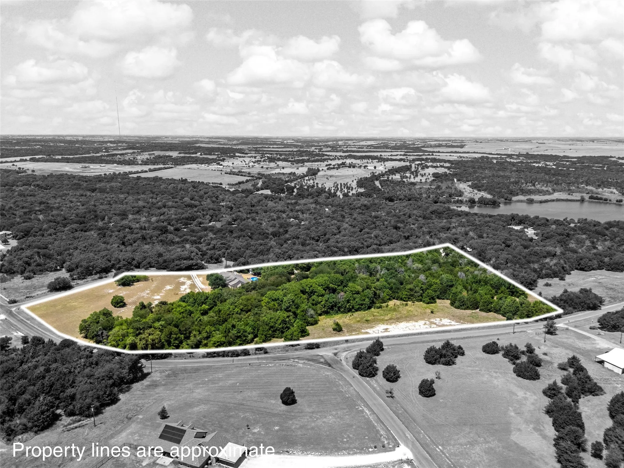 Single Family Residence For Sale in Mc Lennan County , 200 Johanne Point Road, Bruceville Eddy, Texas 76524, 5 Bedroom, 4 Bathroom, 2 Garage spaces, 3,137 Sqft, built in 2004, mls#21366966, Real Estate Agent in Bruceville Eddy, Homes For Sale in Mc Lennan county, Homes For Sale in Bruceville Eddy, Realtor in Bruceville Eddy Texas, Real Estate Brokerage Independent Realty Texas, Luminita Cordes Realtor