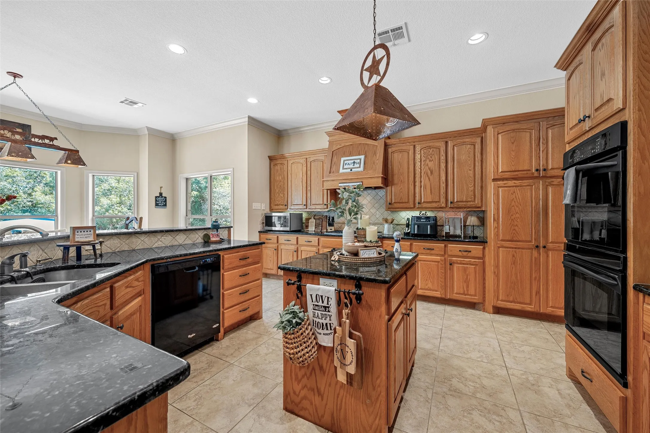 Single Family Residence For Sale in Mc Lennan County , 200 Johanne Point Road, Bruceville Eddy, Texas 76524, 5 Bedroom, 4 Bathroom, 2 Garage spaces, 3,137 Sqft, built in 2004, mls#21366966, Real Estate Agent in Bruceville Eddy, Homes For Sale in Mc Lennan county, Homes For Sale in Bruceville Eddy, Realtor in Bruceville Eddy Texas, Real Estate Brokerage Independent Realty Texas, Luminita Cordes Realtor