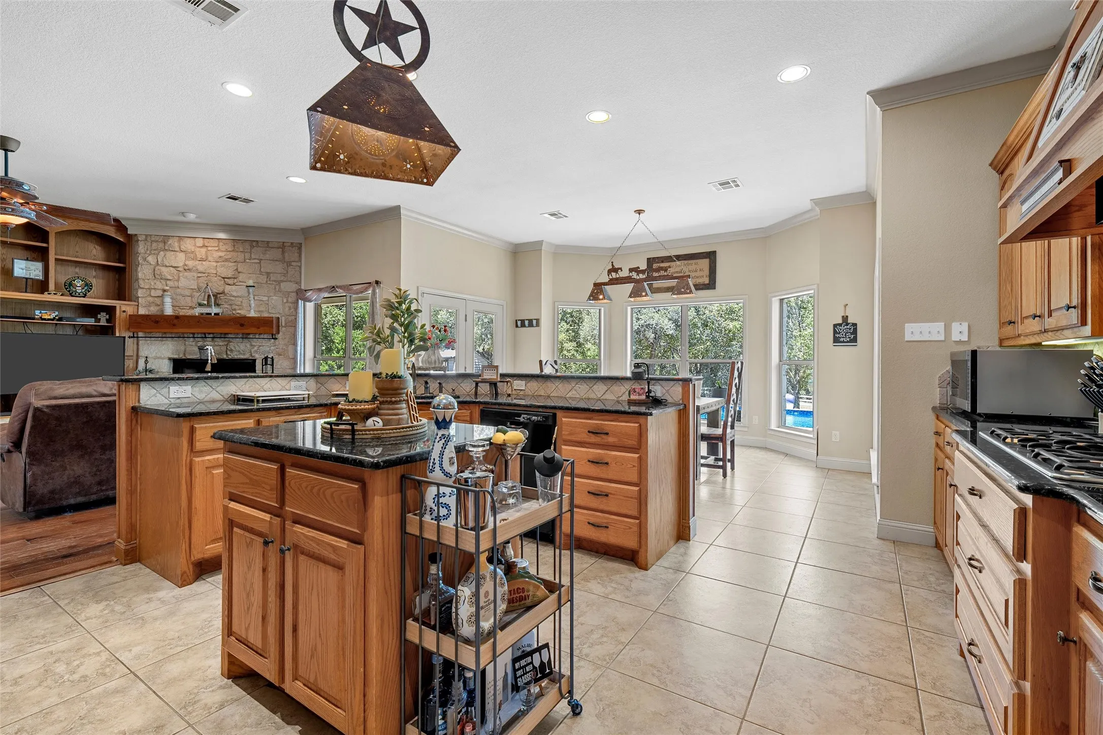 Single Family Residence For Sale in Mc Lennan County , 200 Johanne Point Road, Bruceville Eddy, Texas 76524, 5 Bedroom, 4 Bathroom, 2 Garage spaces, 3,137 Sqft, built in 2004, mls#21366966, Real Estate Agent in Bruceville Eddy, Homes For Sale in Mc Lennan county, Homes For Sale in Bruceville Eddy, Realtor in Bruceville Eddy Texas, Real Estate Brokerage Independent Realty Texas, Luminita Cordes Realtor