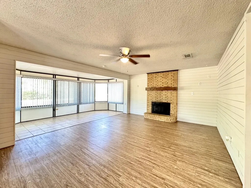 Single Family Residence For Sale in Henderson County , 120 Nautical Road, Gun Barrel City, Texas 75156, 2 Bedroom, 2 Bathroom, 2 Garage spaces, 1,032 Sqft, built in 1972, mls#21366984, Real Estate Agent in Gun Barrel City, Homes For Sale in Henderson county, Homes For Sale in Gun Barrel City, Realtor in Gun Barrel City Texas, Real Estate Brokerage Independent Realty Texas, Luminita Cordes Realtor