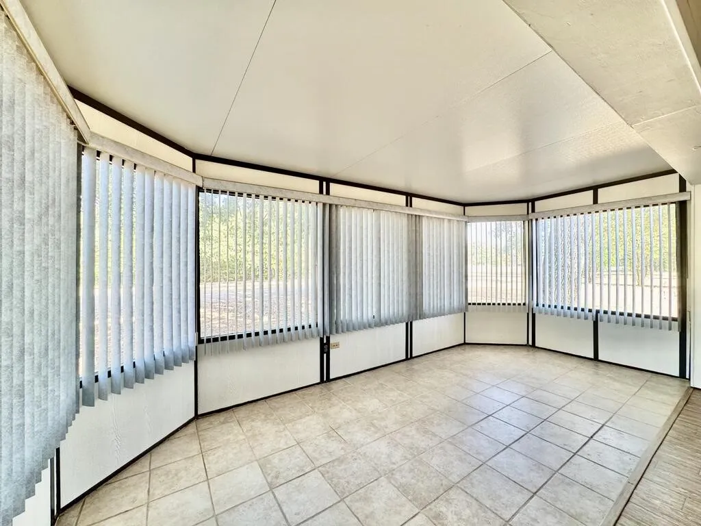Single Family Residence For Sale in Henderson County , 120 Nautical Road, Gun Barrel City, Texas 75156, 2 Bedroom, 2 Bathroom, 2 Garage spaces, 1,032 Sqft, built in 1972, mls#21366984, Real Estate Agent in Gun Barrel City, Homes For Sale in Henderson county, Homes For Sale in Gun Barrel City, Realtor in Gun Barrel City Texas, Real Estate Brokerage Independent Realty Texas, Luminita Cordes Realtor
