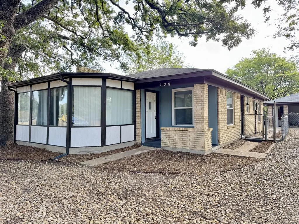 Single Family Residence For Sale in Henderson County , 120 Nautical Road, Gun Barrel City, Texas 75156, 2 Bedroom, 2 Bathroom, 2 Garage spaces, 1,032 Sqft, built in 1972, mls#21366984, Real Estate Agent in Gun Barrel City, Homes For Sale in Henderson county, Homes For Sale in Gun Barrel City, Realtor in Gun Barrel City Texas, Real Estate Brokerage Independent Realty Texas, Luminita Cordes Realtor