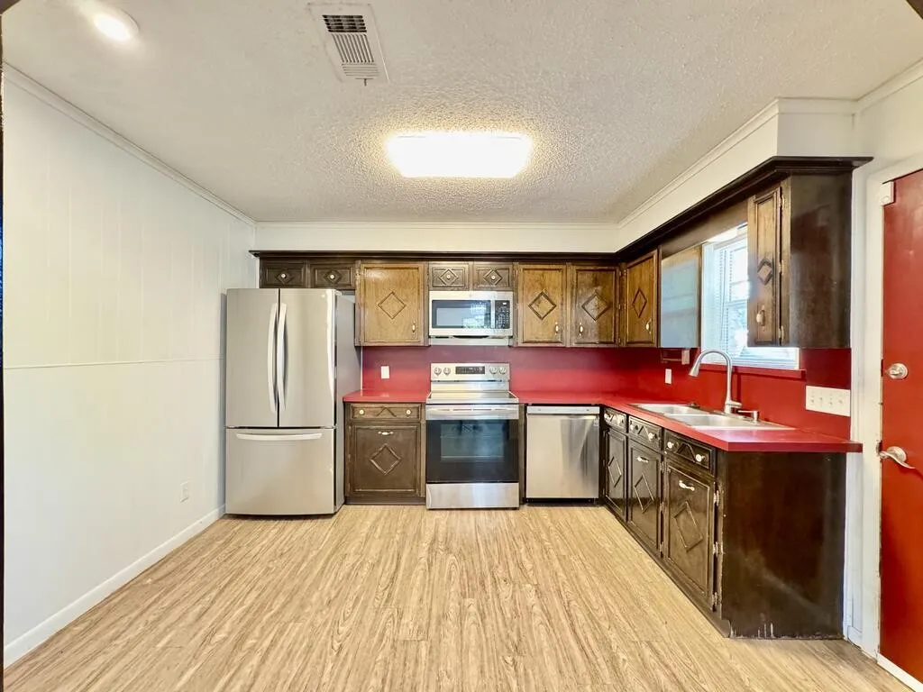 Single Family Residence For Sale in Henderson County , 120 Nautical Road, Gun Barrel City, Texas 75156, 2 Bedroom, 2 Bathroom, 2 Garage spaces, 1,032 Sqft, built in 1972, mls#21366984, Real Estate Agent in Gun Barrel City, Homes For Sale in Henderson county, Homes For Sale in Gun Barrel City, Realtor in Gun Barrel City Texas, Real Estate Brokerage Independent Realty Texas, Luminita Cordes Realtor