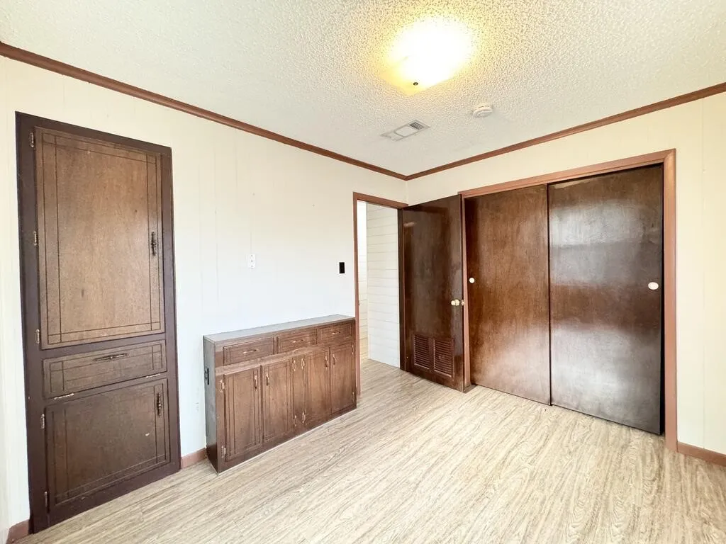 Single Family Residence For Sale in Henderson County , 120 Nautical Road, Gun Barrel City, Texas 75156, 2 Bedroom, 2 Bathroom, 2 Garage spaces, 1,032 Sqft, built in 1972, mls#21366984, Real Estate Agent in Gun Barrel City, Homes For Sale in Henderson county, Homes For Sale in Gun Barrel City, Realtor in Gun Barrel City Texas, Real Estate Brokerage Independent Realty Texas, Luminita Cordes Realtor