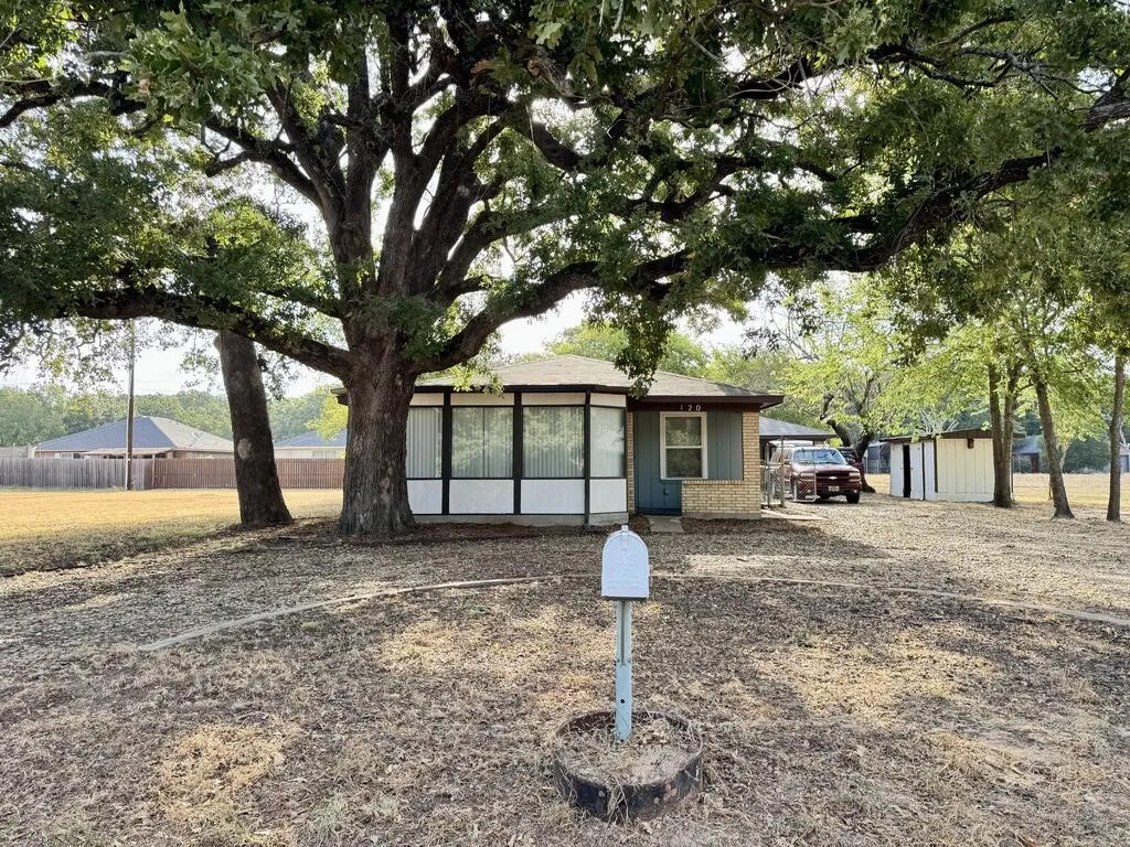 Single Family Residence For Sale in Henderson County , 120 Nautical Road, Gun Barrel City, Texas 75156, 2 Bedroom, 2 Bathroom, 2 Garage spaces, 1,032 Sqft, built in 1972, mls#21366984, Real Estate Agent in Gun Barrel City, Homes For Sale in Henderson county, Homes For Sale in Gun Barrel City, Realtor in Gun Barrel City Texas, Real Estate Brokerage Independent Realty Texas, Luminita Cordes Realtor