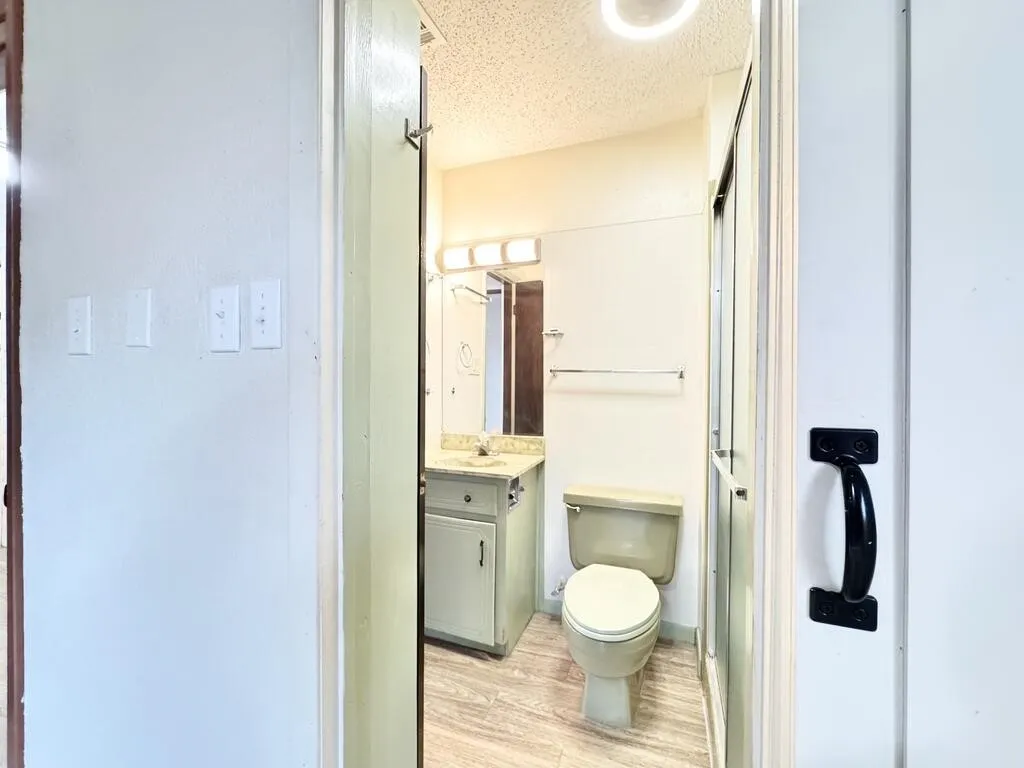 Single Family Residence For Sale in Henderson County , 120 Nautical Road, Gun Barrel City, Texas 75156, 2 Bedroom, 2 Bathroom, 2 Garage spaces, 1,032 Sqft, built in 1972, mls#21366984, Real Estate Agent in Gun Barrel City, Homes For Sale in Henderson county, Homes For Sale in Gun Barrel City, Realtor in Gun Barrel City Texas, Real Estate Brokerage Independent Realty Texas, Luminita Cordes Realtor