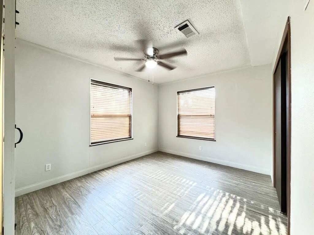 Single Family Residence For Sale in Henderson County , 120 Nautical Road, Gun Barrel City, Texas 75156, 2 Bedroom, 2 Bathroom, 2 Garage spaces, 1,032 Sqft, built in 1972, mls#21366984, Real Estate Agent in Gun Barrel City, Homes For Sale in Henderson county, Homes For Sale in Gun Barrel City, Realtor in Gun Barrel City Texas, Real Estate Brokerage Independent Realty Texas, Luminita Cordes Realtor