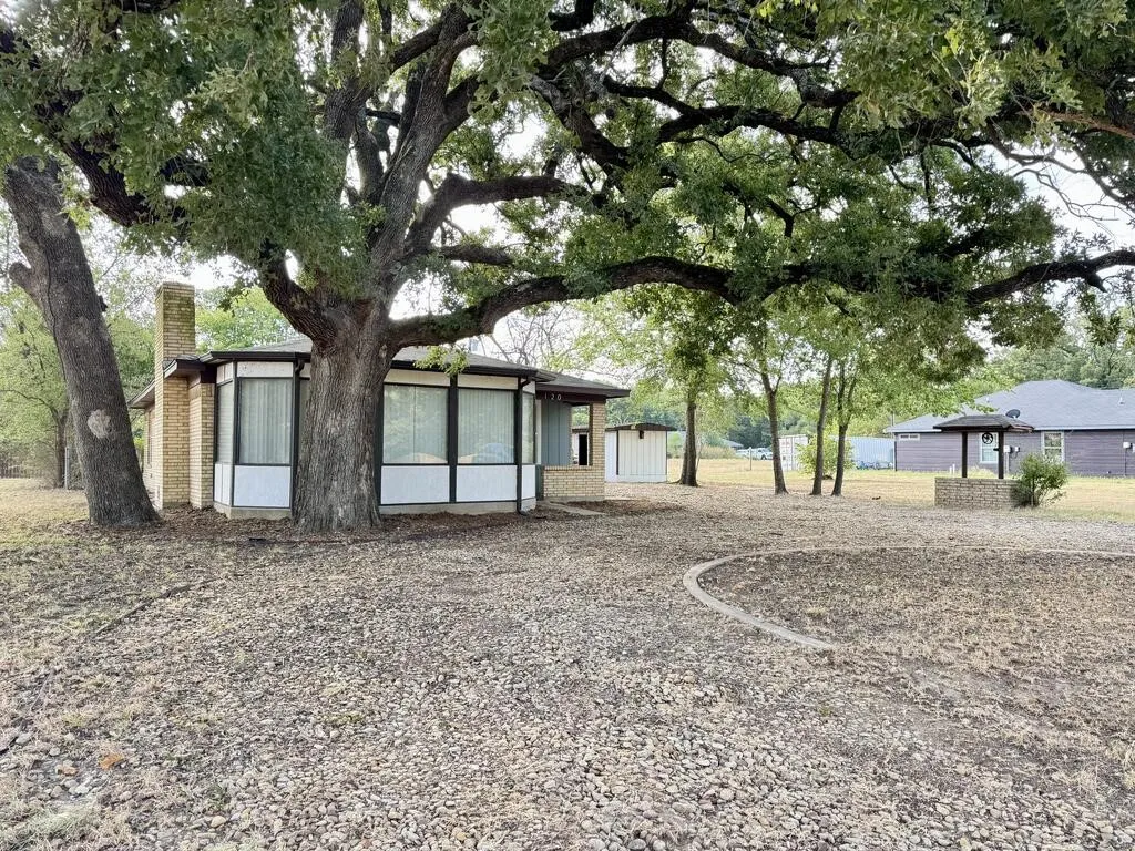Single Family Residence For Sale in Henderson County , 120 Nautical Road, Gun Barrel City, Texas 75156, 2 Bedroom, 2 Bathroom, 2 Garage spaces, 1,032 Sqft, built in 1972, mls#21366984, Real Estate Agent in Gun Barrel City, Homes For Sale in Henderson county, Homes For Sale in Gun Barrel City, Realtor in Gun Barrel City Texas, Real Estate Brokerage Independent Realty Texas, Luminita Cordes Realtor
