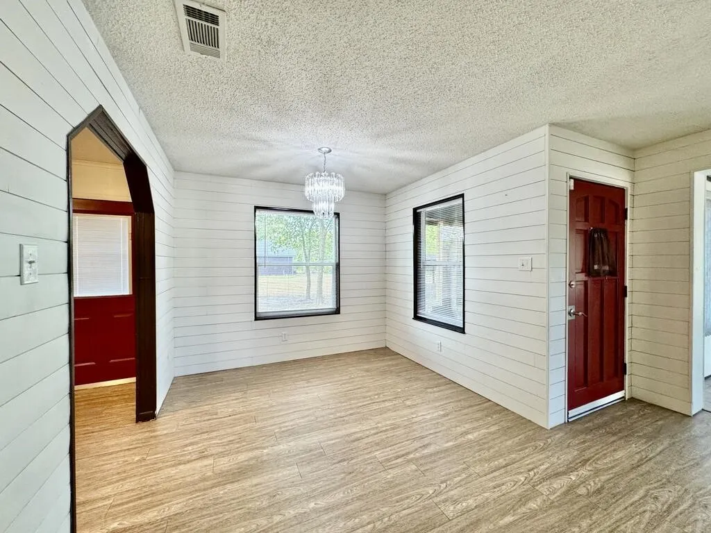Single Family Residence For Sale in Henderson County , 120 Nautical Road, Gun Barrel City, Texas 75156, 2 Bedroom, 2 Bathroom, 2 Garage spaces, 1,032 Sqft, built in 1972, mls#21366984, Real Estate Agent in Gun Barrel City, Homes For Sale in Henderson county, Homes For Sale in Gun Barrel City, Realtor in Gun Barrel City Texas, Real Estate Brokerage Independent Realty Texas, Luminita Cordes Realtor