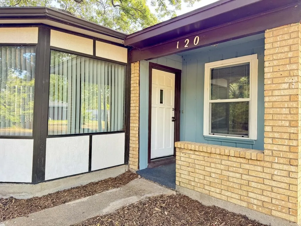 Single Family Residence For Sale in Henderson County , 120 Nautical Road, Gun Barrel City, Texas 75156, 2 Bedroom, 2 Bathroom, 2 Garage spaces, 1,032 Sqft, built in 1972, mls#21366984, Real Estate Agent in Gun Barrel City, Homes For Sale in Henderson county, Homes For Sale in Gun Barrel City, Realtor in Gun Barrel City Texas, Real Estate Brokerage Independent Realty Texas, Luminita Cordes Realtor