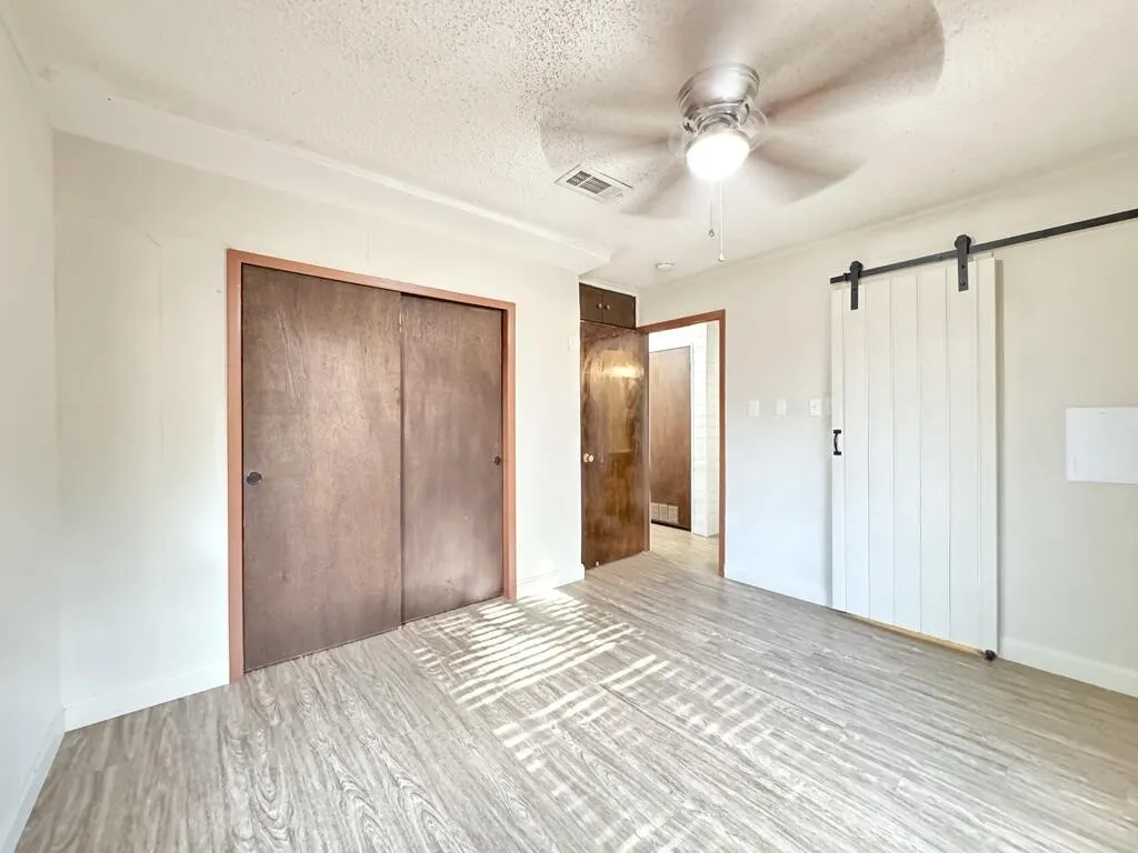 Single Family Residence For Sale in Henderson County , 120 Nautical Road, Gun Barrel City, Texas 75156, 2 Bedroom, 2 Bathroom, 2 Garage spaces, 1,032 Sqft, built in 1972, mls#21366984, Real Estate Agent in Gun Barrel City, Homes For Sale in Henderson county, Homes For Sale in Gun Barrel City, Realtor in Gun Barrel City Texas, Real Estate Brokerage Independent Realty Texas, Luminita Cordes Realtor