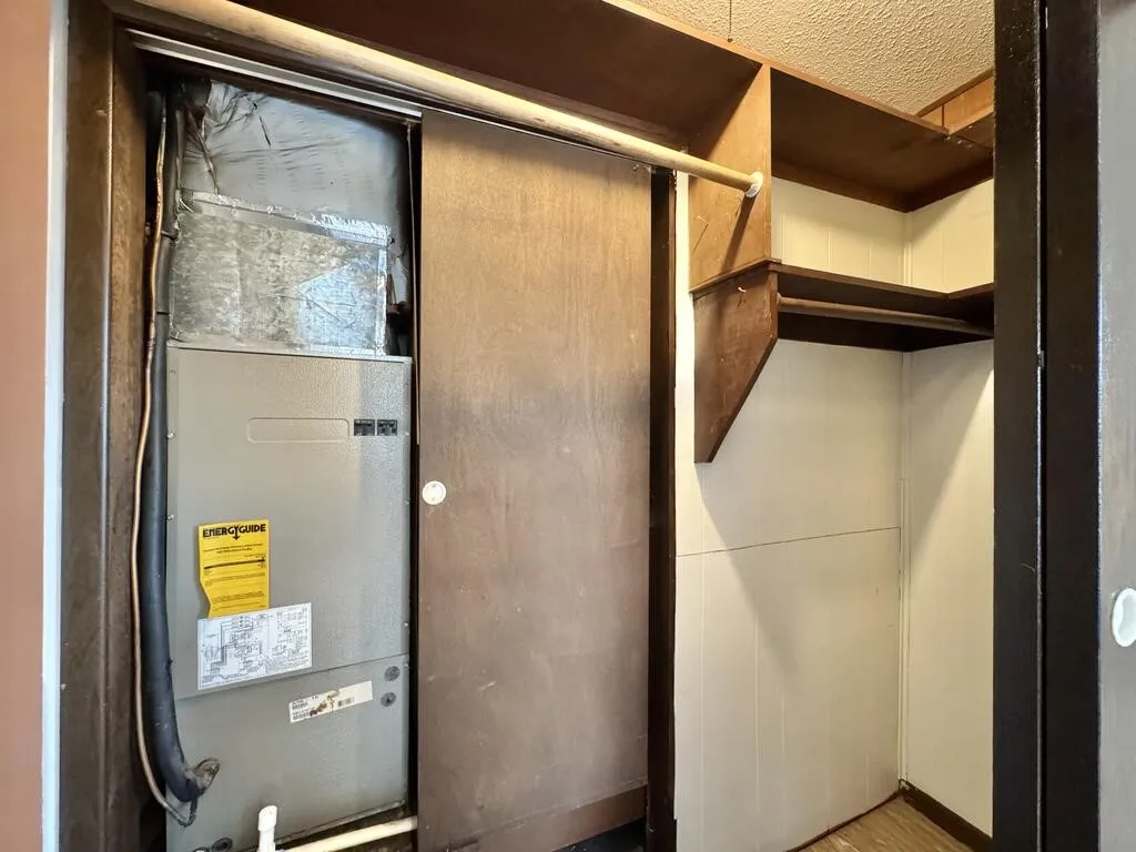 Single Family Residence For Sale in Henderson County , 120 Nautical Road, Gun Barrel City, Texas 75156, 2 Bedroom, 2 Bathroom, 2 Garage spaces, 1,032 Sqft, built in 1972, mls#21366984, Real Estate Agent in Gun Barrel City, Homes For Sale in Henderson county, Homes For Sale in Gun Barrel City, Realtor in Gun Barrel City Texas, Real Estate Brokerage Independent Realty Texas, Luminita Cordes Realtor