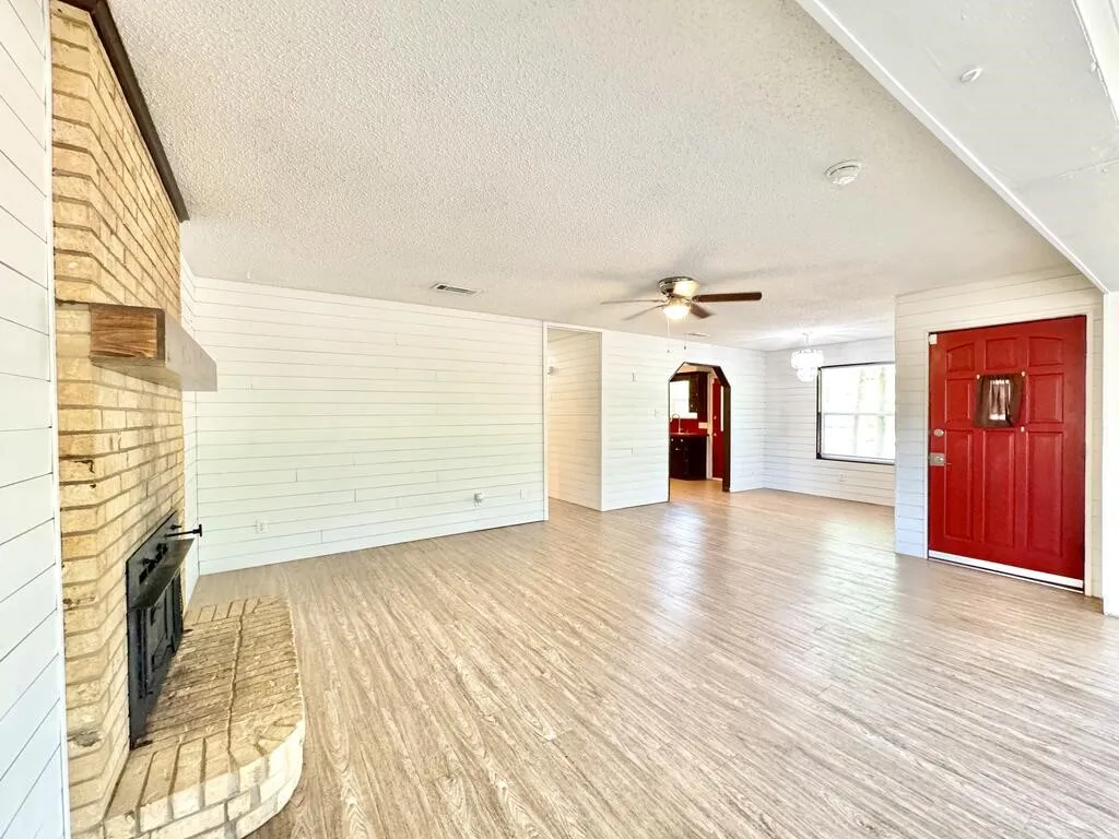 Single Family Residence For Sale in Henderson County , 120 Nautical Road, Gun Barrel City, Texas 75156, 2 Bedroom, 2 Bathroom, 2 Garage spaces, 1,032 Sqft, built in 1972, mls#21366984, Real Estate Agent in Gun Barrel City, Homes For Sale in Henderson county, Homes For Sale in Gun Barrel City, Realtor in Gun Barrel City Texas, Real Estate Brokerage Independent Realty Texas, Luminita Cordes Realtor