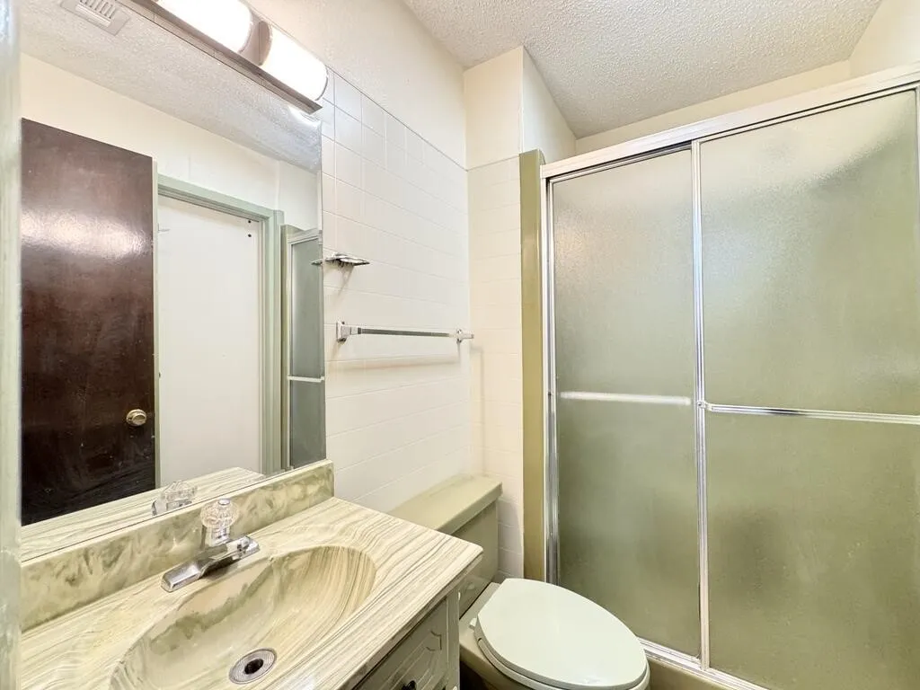 Single Family Residence For Sale in Henderson County , 120 Nautical Road, Gun Barrel City, Texas 75156, 2 Bedroom, 2 Bathroom, 2 Garage spaces, 1,032 Sqft, built in 1972, mls#21366984, Real Estate Agent in Gun Barrel City, Homes For Sale in Henderson county, Homes For Sale in Gun Barrel City, Realtor in Gun Barrel City Texas, Real Estate Brokerage Independent Realty Texas, Luminita Cordes Realtor