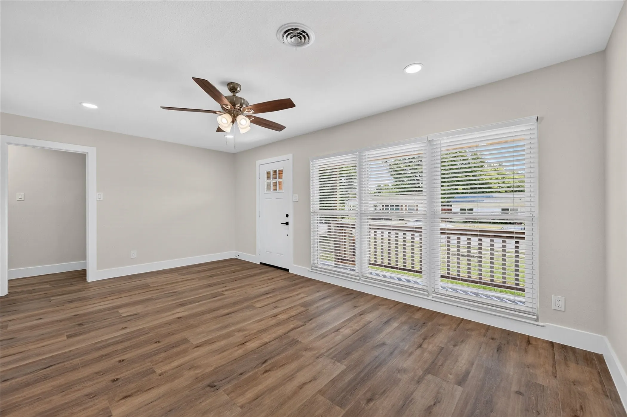 Single Family Residence For Sale in Dallas County , 2323 Morgan Street, Irving, Texas 75062, 3 Bedroom, 1 Bathroom, 1 Garage spaces, 1,012 Sqft, built in 1956, mls#21366961, Real Estate Agent in Irving, Homes For Sale in Dallas county, Homes For Sale in Irving, Realtor in Irving Texas, Real Estate Brokerage Independent Realty Texas, Luminita Cordes Realtor