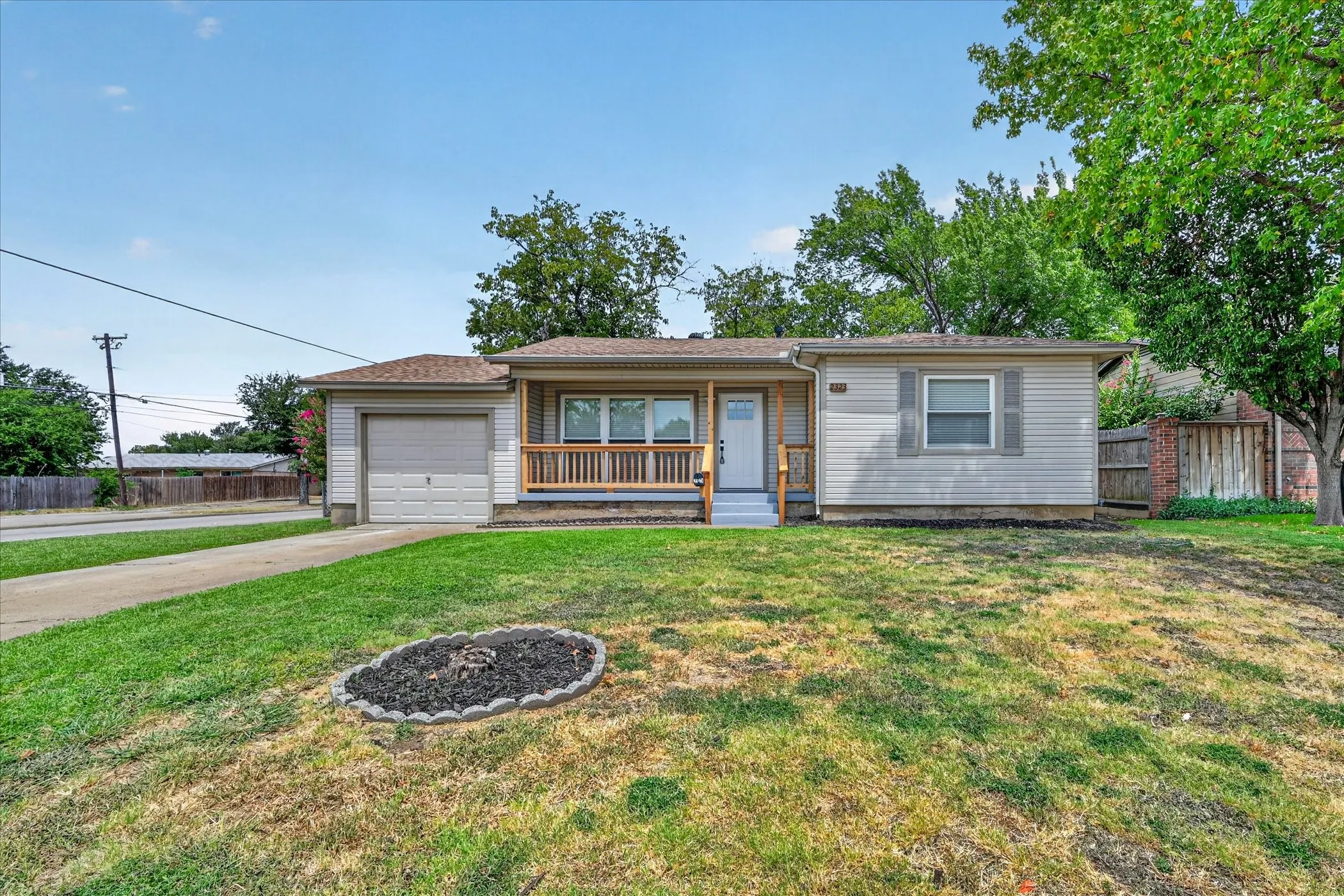 Single Family Residence For Sale in Dallas County , 2323 Morgan Street, Irving, Texas 75062, 3 Bedroom, 1 Bathroom, 1 Garage spaces, 1,012 Sqft, built in 1956, mls#21366961, Real Estate Agent in Irving, Homes For Sale in Dallas county, Homes For Sale in Irving, Realtor in Irving Texas, Real Estate Brokerage Independent Realty Texas, Luminita Cordes Realtor