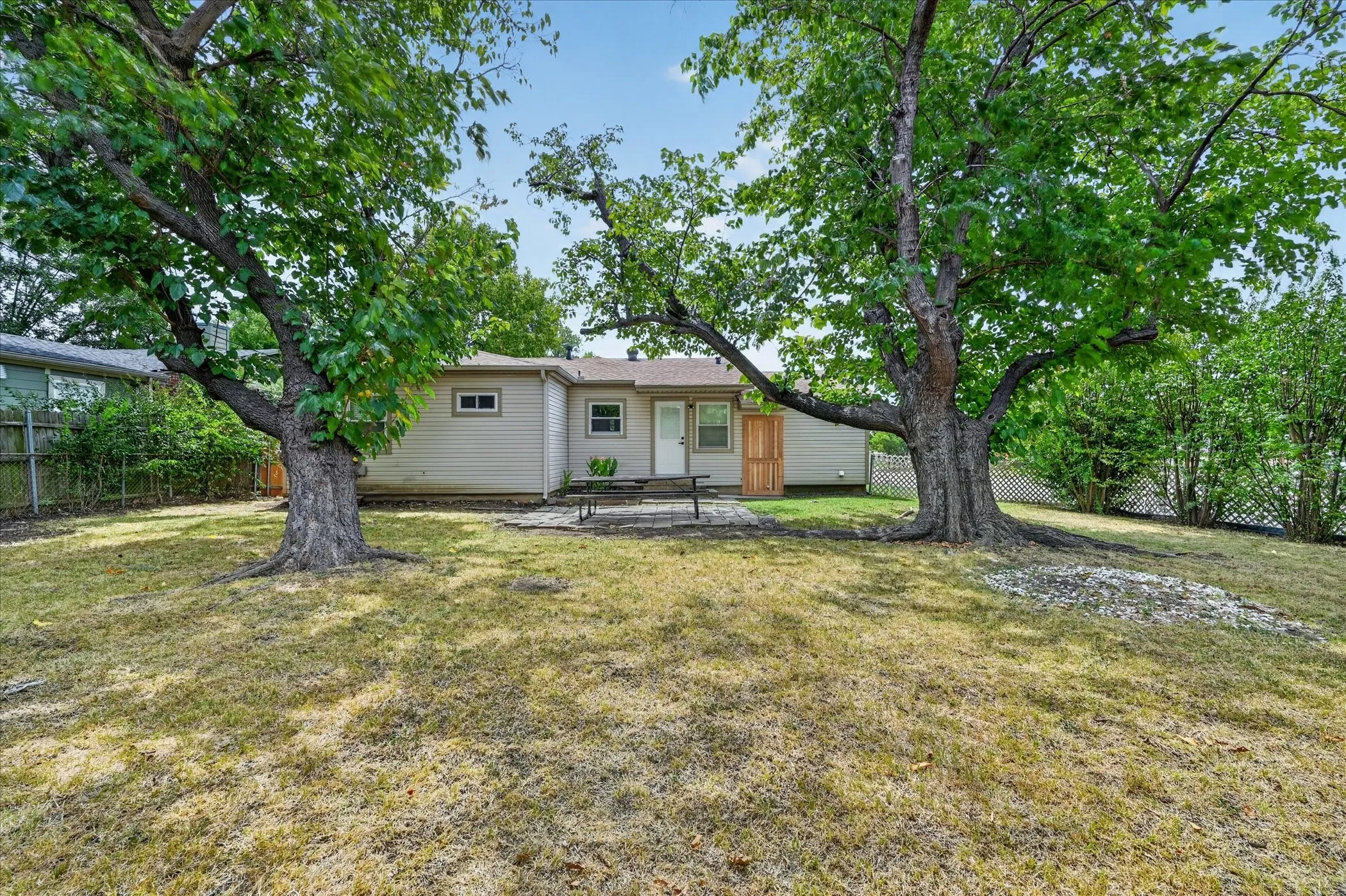 Single Family Residence For Sale in Dallas County , 2323 Morgan Street, Irving, Texas 75062, 3 Bedroom, 1 Bathroom, 1 Garage spaces, 1,012 Sqft, built in 1956, mls#21366961, Real Estate Agent in Irving, Homes For Sale in Dallas county, Homes For Sale in Irving, Realtor in Irving Texas, Real Estate Brokerage Independent Realty Texas, Luminita Cordes Realtor