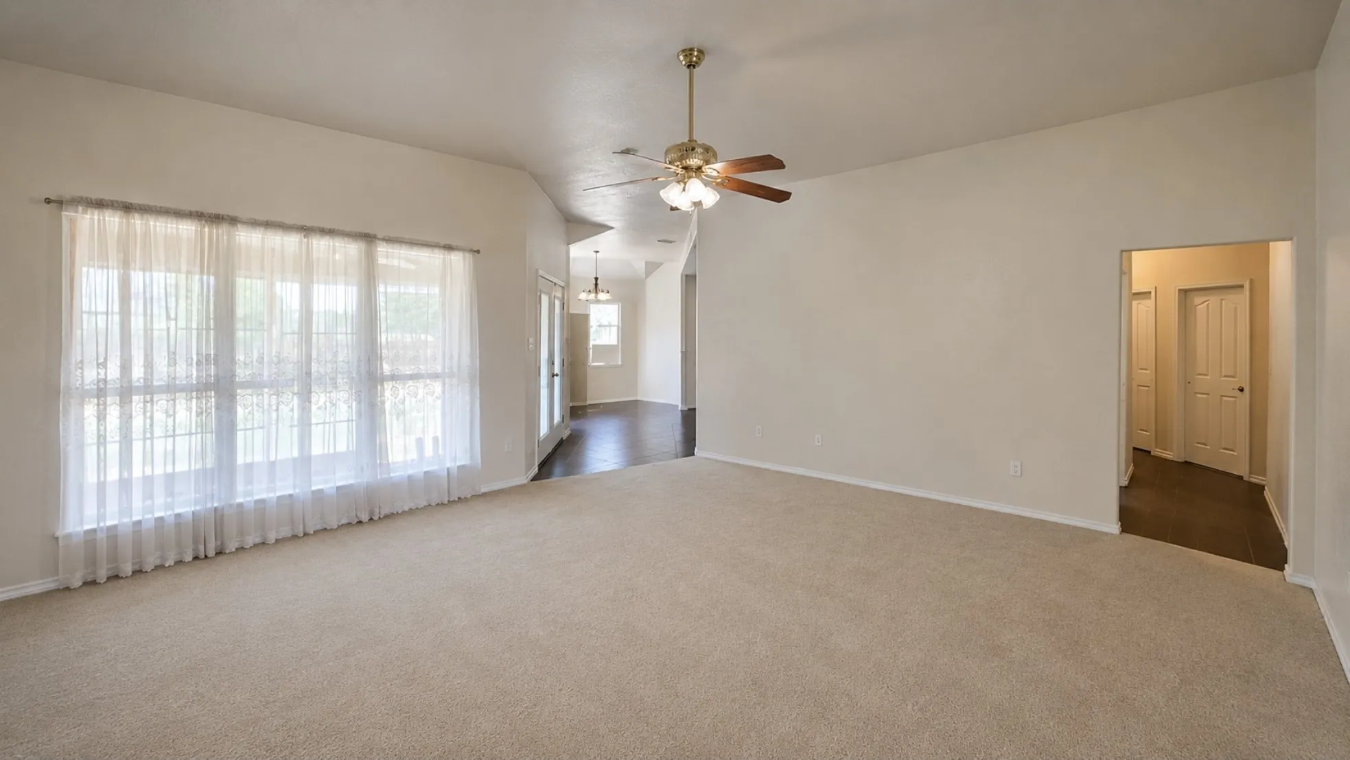Single Family Residence For Sale in Taylor County , 1645 Colony Hill Road, Abilene, Texas 79602, 3 Bedroom, 3 Bathroom, 2 Garage spaces, 2,544 Sqft, built in 2004, mls#21360514, Real Estate Agent in Abilene, Homes For Sale in Taylor county, Homes For Sale in Abilene, Realtor in Abilene Texas, Real Estate Brokerage Independent Realty Texas, Luminita Cordes Realtor