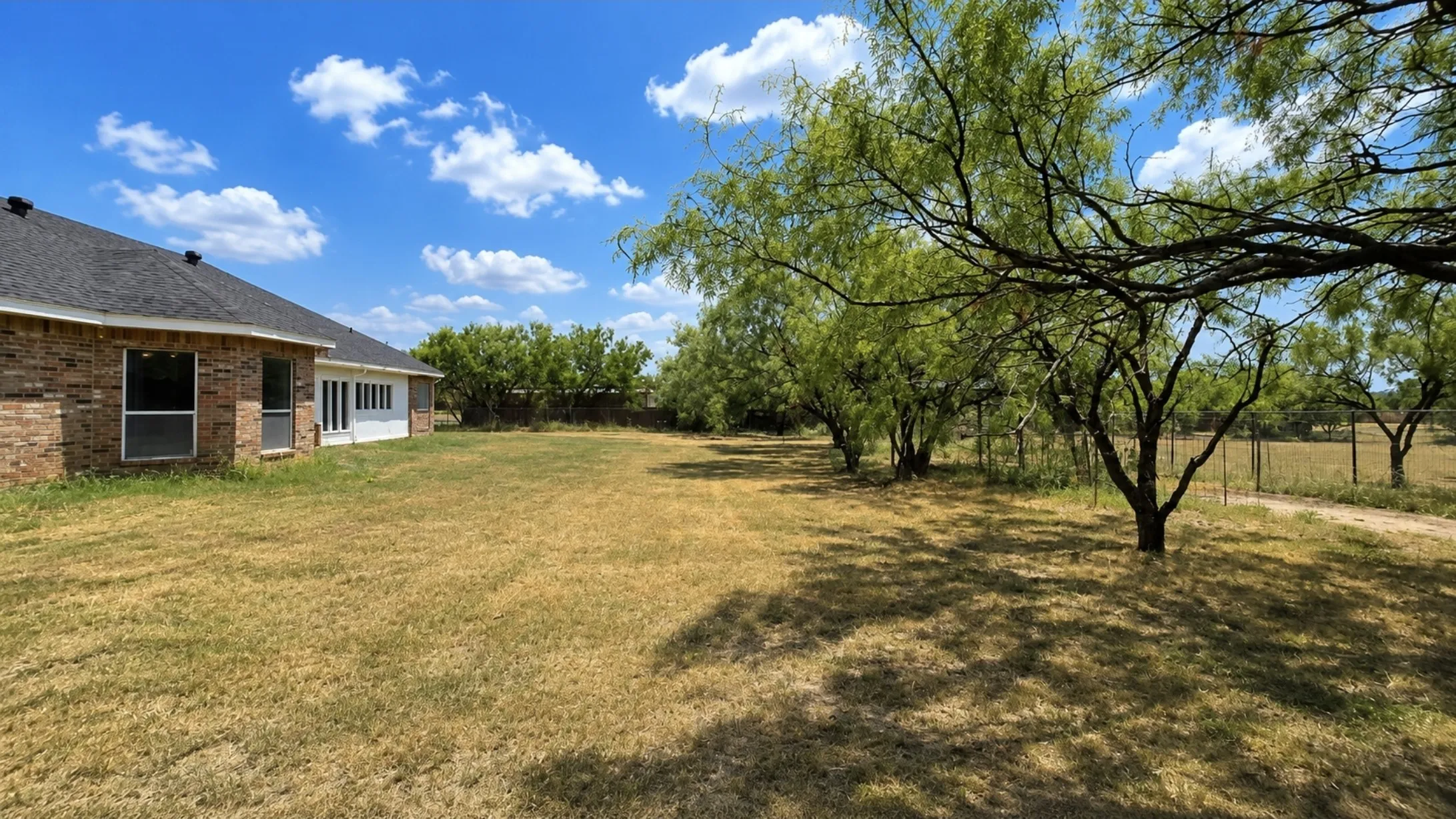 Single Family Residence For Sale in Taylor County , 1645 Colony Hill Road, Abilene, Texas 79602, 3 Bedroom, 3 Bathroom, 2 Garage spaces, 2,544 Sqft, built in 2004, mls#21360514, Real Estate Agent in Abilene, Homes For Sale in Taylor county, Homes For Sale in Abilene, Realtor in Abilene Texas, Real Estate Brokerage Independent Realty Texas, Luminita Cordes Realtor