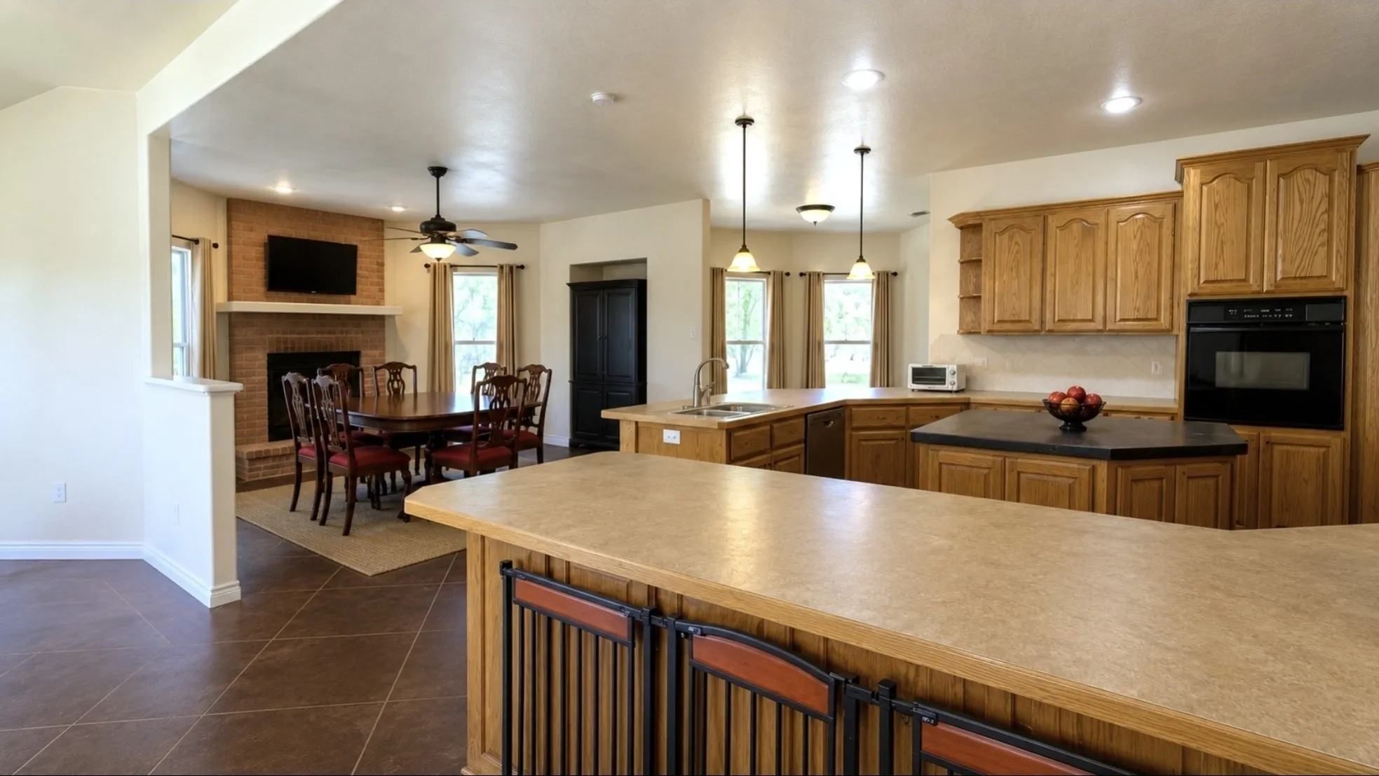 Single Family Residence For Sale in Taylor County , 1645 Colony Hill Road, Abilene, Texas 79602, 3 Bedroom, 3 Bathroom, 2 Garage spaces, 2,544 Sqft, built in 2004, mls#21360514, Real Estate Agent in Abilene, Homes For Sale in Taylor county, Homes For Sale in Abilene, Realtor in Abilene Texas, Real Estate Brokerage Independent Realty Texas, Luminita Cordes Realtor