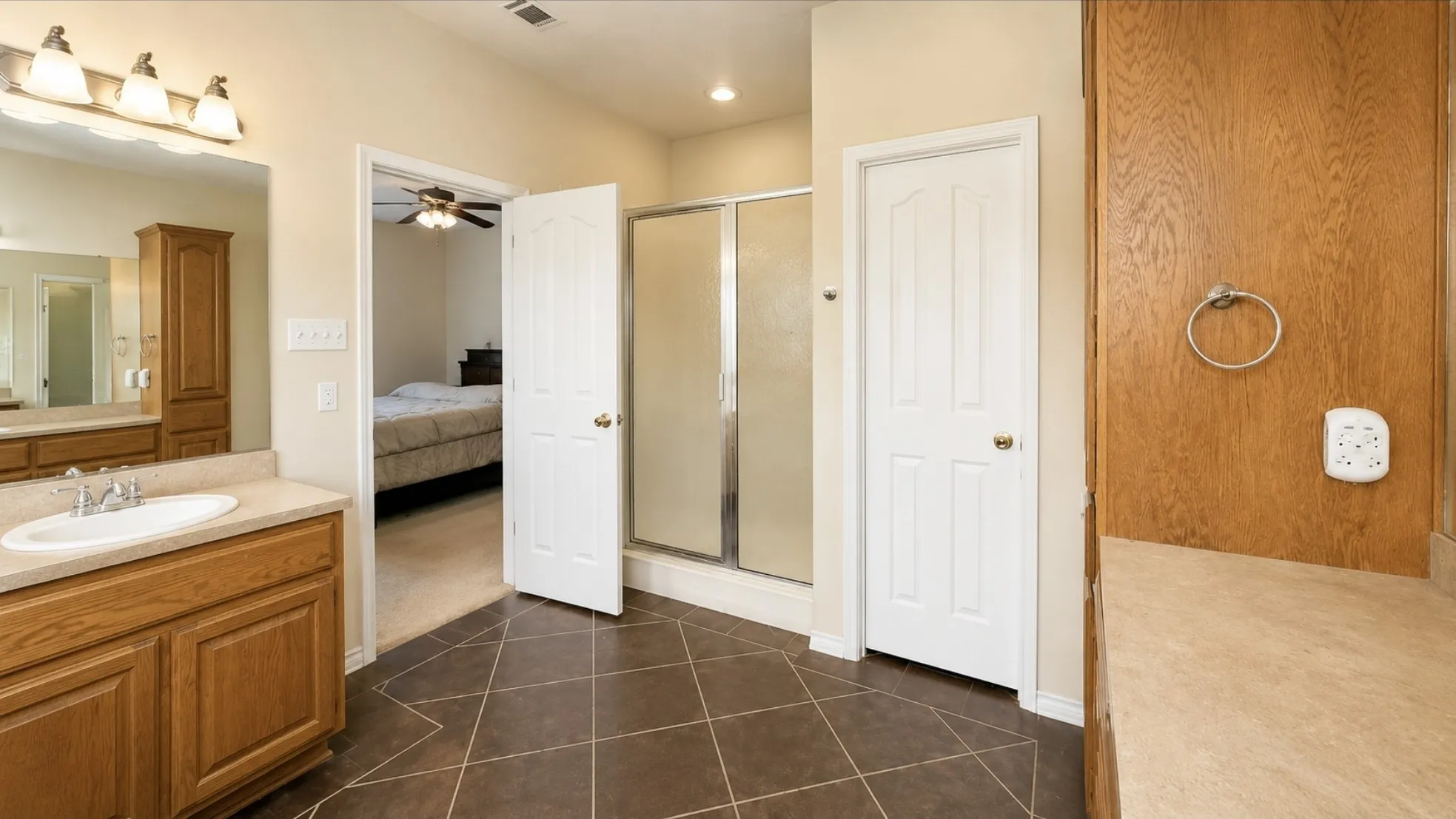 Single Family Residence For Sale in Taylor County , 1645 Colony Hill Road, Abilene, Texas 79602, 3 Bedroom, 3 Bathroom, 2 Garage spaces, 2,544 Sqft, built in 2004, mls#21360514, Real Estate Agent in Abilene, Homes For Sale in Taylor county, Homes For Sale in Abilene, Realtor in Abilene Texas, Real Estate Brokerage Independent Realty Texas, Luminita Cordes Realtor