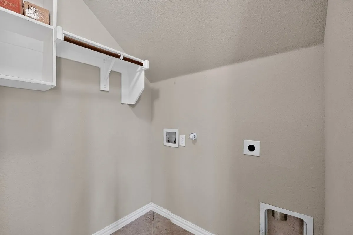Single Family Residence For Rent in Denton County , 11621 Parade Drive, Frisco, Texas 75036, 4 Bedroom, 4 Bathroom, 2 Garage spaces, 2,704 Sqft, built in 2014, mls#21366996, Real Estate Agent in Frisco, Homes For Rent in Denton county, Homes For Rent in Frisco, Realtor in Frisco Texas, Real Estate Brokerage Independent Realty Texas, Luminita Cordes Realtor