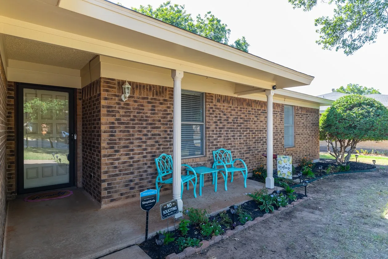 Single Family Residence For Sale in Taylor County , 4649 Carrie Ann Lane, Abilene, Texas 79606, 3 Bedroom, 2 Bathroom, 2 Garage spaces, 1,636 Sqft, built in 1977, mls#21366827, Real Estate Agent in Abilene, Homes For Sale in Taylor county, Homes For Sale in Abilene, Realtor in Abilene Texas, Real Estate Brokerage Independent Realty Texas, Luminita Cordes Realtor