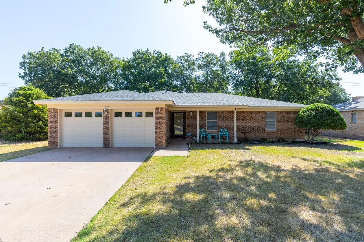 Single Family Residence For Sale in Taylor County , 4649 Carrie Ann Lane, Abilene, Texas 79606, 3 Bedroom, 2 Bathroom, 2 Garage spaces, 1,636 Sqft, built in 1977, mls#21366827, Real Estate Agent in Abilene, Homes For Sale in Taylor county, Homes For Sale in Abilene, Realtor in Abilene Texas, Real Estate Brokerage Independent Realty Texas, Luminita Cordes Realtor