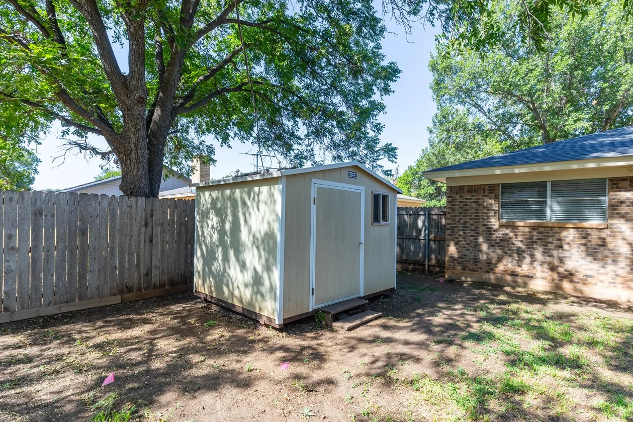 Single Family Residence For Sale in Taylor County , 4649 Carrie Ann Lane, Abilene, Texas 79606, 3 Bedroom, 2 Bathroom, 2 Garage spaces, 1,636 Sqft, built in 1977, mls#21366827, Real Estate Agent in Abilene, Homes For Sale in Taylor county, Homes For Sale in Abilene, Realtor in Abilene Texas, Real Estate Brokerage Independent Realty Texas, Luminita Cordes Realtor