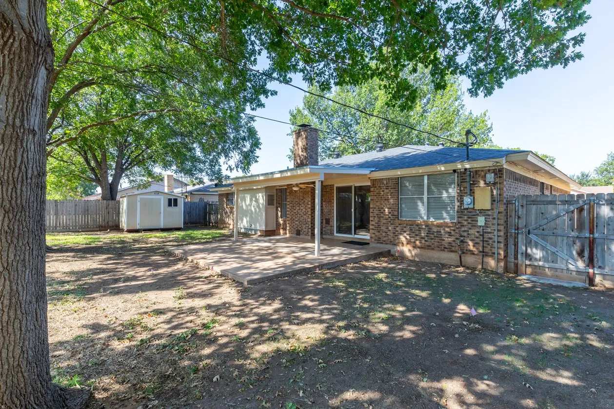 Single Family Residence For Sale in Taylor County , 4649 Carrie Ann Lane, Abilene, Texas 79606, 3 Bedroom, 2 Bathroom, 2 Garage spaces, 1,636 Sqft, built in 1977, mls#21366827, Real Estate Agent in Abilene, Homes For Sale in Taylor county, Homes For Sale in Abilene, Realtor in Abilene Texas, Real Estate Brokerage Independent Realty Texas, Luminita Cordes Realtor