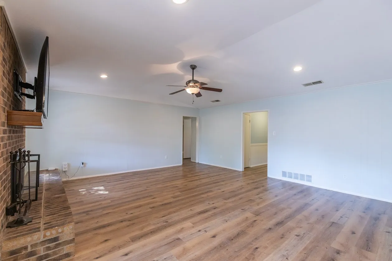 Single Family Residence For Sale in Taylor County , 4649 Carrie Ann Lane, Abilene, Texas 79606, 3 Bedroom, 2 Bathroom, 2 Garage spaces, 1,636 Sqft, built in 1977, mls#21366827, Real Estate Agent in Abilene, Homes For Sale in Taylor county, Homes For Sale in Abilene, Realtor in Abilene Texas, Real Estate Brokerage Independent Realty Texas, Luminita Cordes Realtor