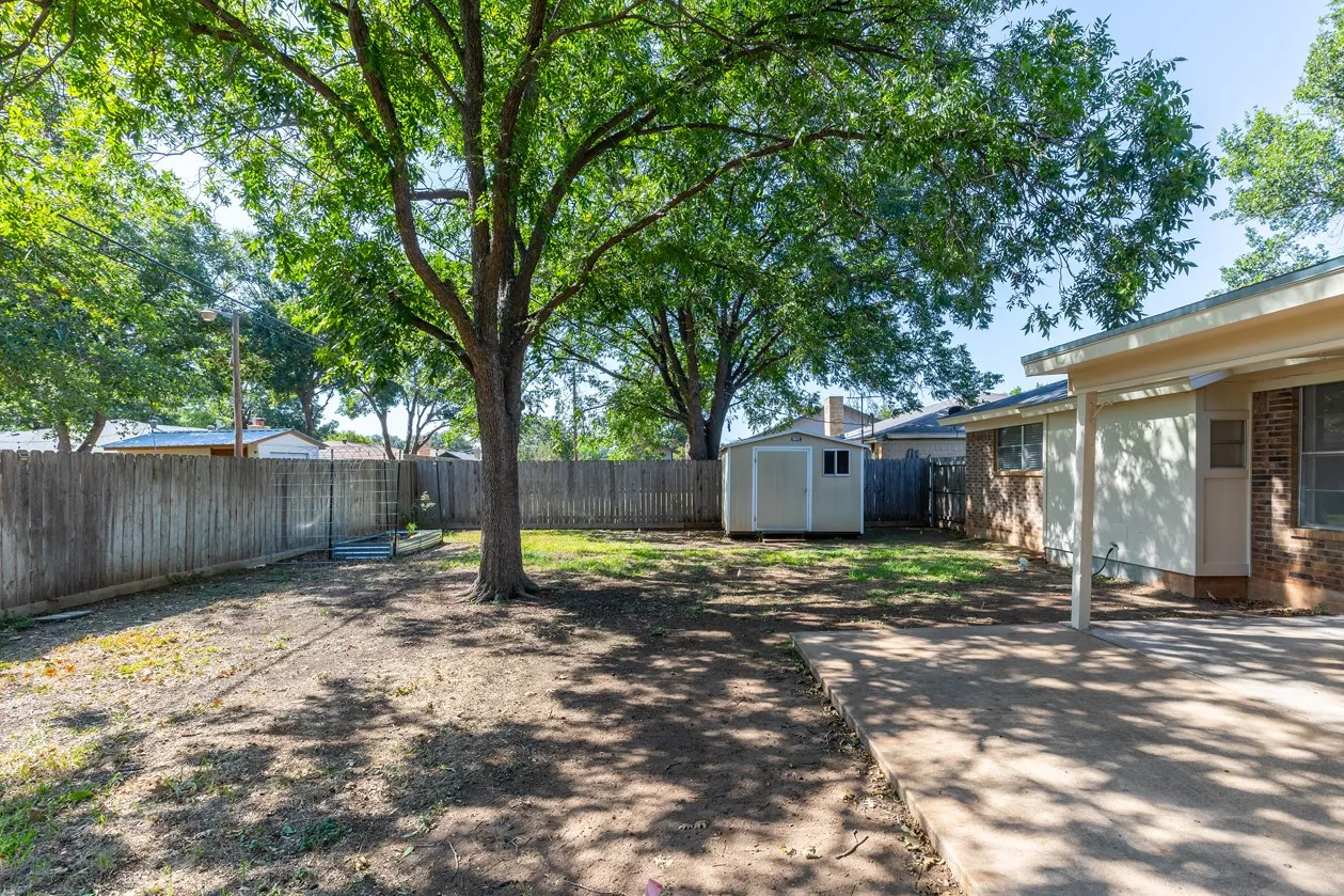 Single Family Residence For Sale in Taylor County , 4649 Carrie Ann Lane, Abilene, Texas 79606, 3 Bedroom, 2 Bathroom, 2 Garage spaces, 1,636 Sqft, built in 1977, mls#21366827, Real Estate Agent in Abilene, Homes For Sale in Taylor county, Homes For Sale in Abilene, Realtor in Abilene Texas, Real Estate Brokerage Independent Realty Texas, Luminita Cordes Realtor