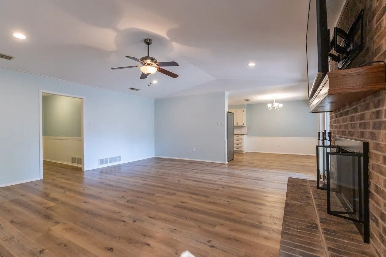 Single Family Residence For Sale in Taylor County , 4649 Carrie Ann Lane, Abilene, Texas 79606, 3 Bedroom, 2 Bathroom, 2 Garage spaces, 1,636 Sqft, built in 1977, mls#21366827, Real Estate Agent in Abilene, Homes For Sale in Taylor county, Homes For Sale in Abilene, Realtor in Abilene Texas, Real Estate Brokerage Independent Realty Texas, Luminita Cordes Realtor