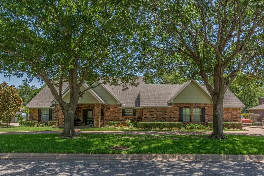 Single Family Residence For Sale in Grayson County , 505 S Glacier Drive, Sherman, Texas 75092, 4 Bedroom, 3 Bathroom, 2 Garage spaces, 3,283 Sqft, built in 1986, Price $550,000, mls#21366995, Real Estate Agent in Sherman, Homes For Sale in Grayson county, Homes For Sale in Sherman, Realtor in Sherman Texas, Real Estate Brokerage Independent Realty Texas, Luminita Cordes Realtor