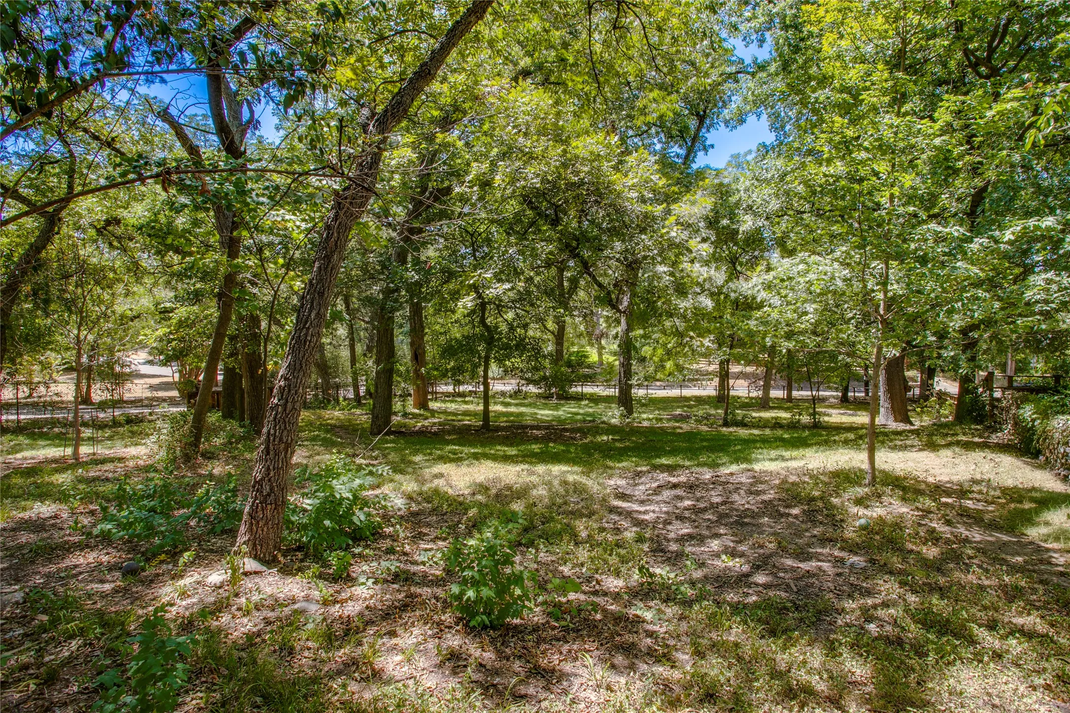 Single Family Residence For Sale in Dallas County , 514 S Ravinia Drive, Dallas, Texas 75211, 3 Bedroom, 3 Bathroom, Garage spaces, 3,674 Sqft, built in 1924, mls#21366529, Real Estate Agent in Dallas, Homes For Sale in Dallas county, Homes For Sale in Dallas, Realtor in Dallas Texas, Real Estate Brokerage Independent Realty Texas, Luminita Cordes Realtor