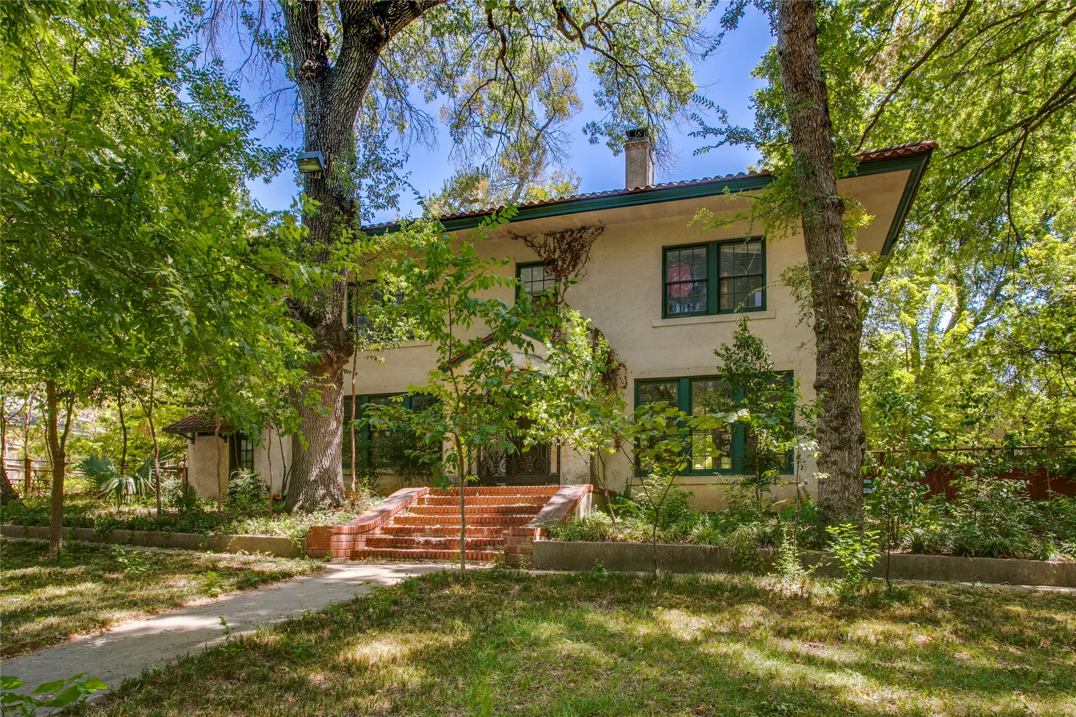 Single Family Residence For Sale in Dallas County , 514 S Ravinia Drive, Dallas, Texas 75211, 3 Bedroom, 3 Bathroom, Garage spaces, 3,674 Sqft, built in 1924, mls#21366529, Real Estate Agent in Dallas, Homes For Sale in Dallas county, Homes For Sale in Dallas, Realtor in Dallas Texas, Real Estate Brokerage Independent Realty Texas, Luminita Cordes Realtor
