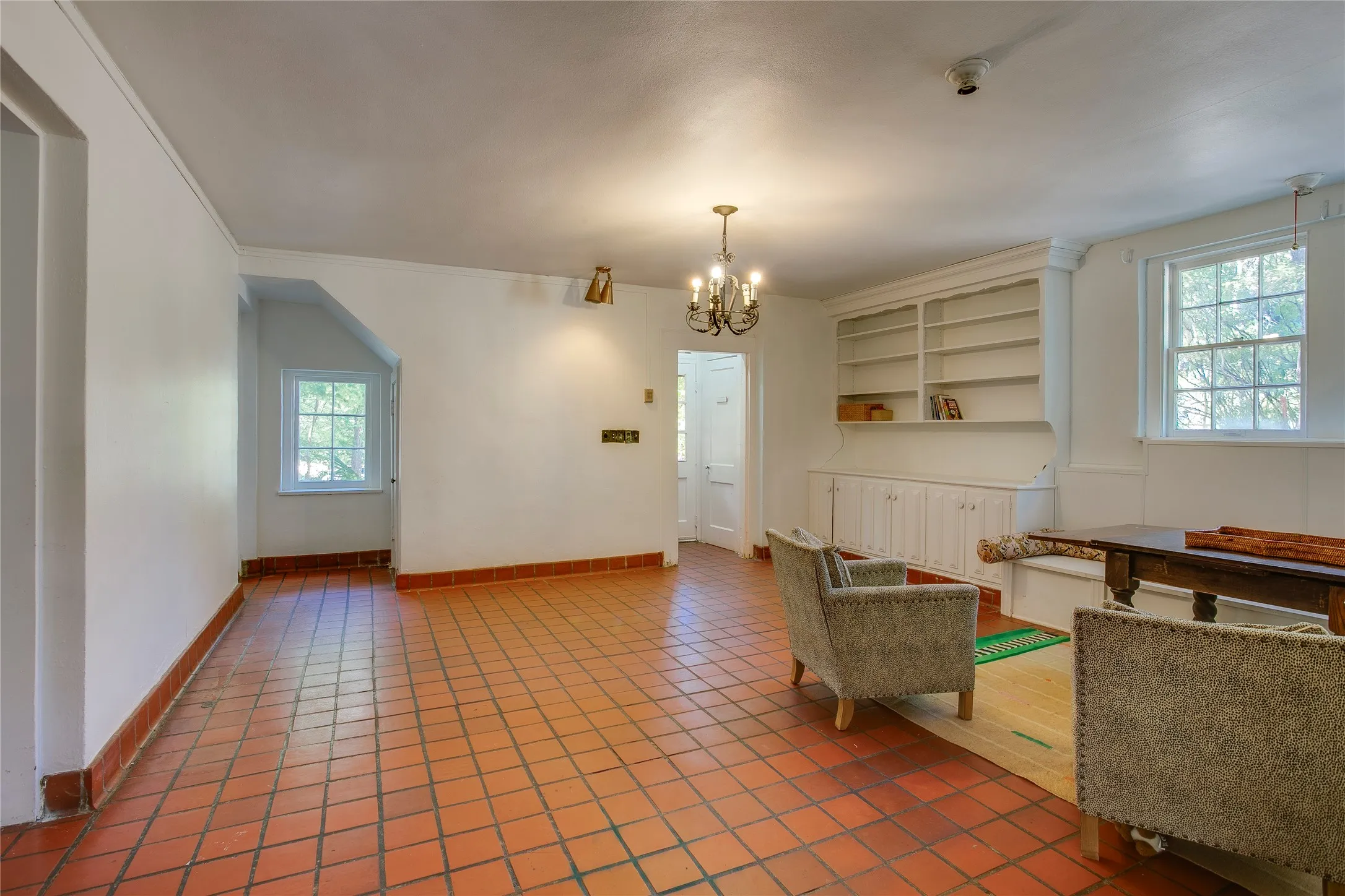 Single Family Residence For Sale in Dallas County , 514 S Ravinia Drive, Dallas, Texas 75211, 3 Bedroom, 3 Bathroom, Garage spaces, 3,674 Sqft, built in 1924, mls#21366529, Real Estate Agent in Dallas, Homes For Sale in Dallas county, Homes For Sale in Dallas, Realtor in Dallas Texas, Real Estate Brokerage Independent Realty Texas, Luminita Cordes Realtor