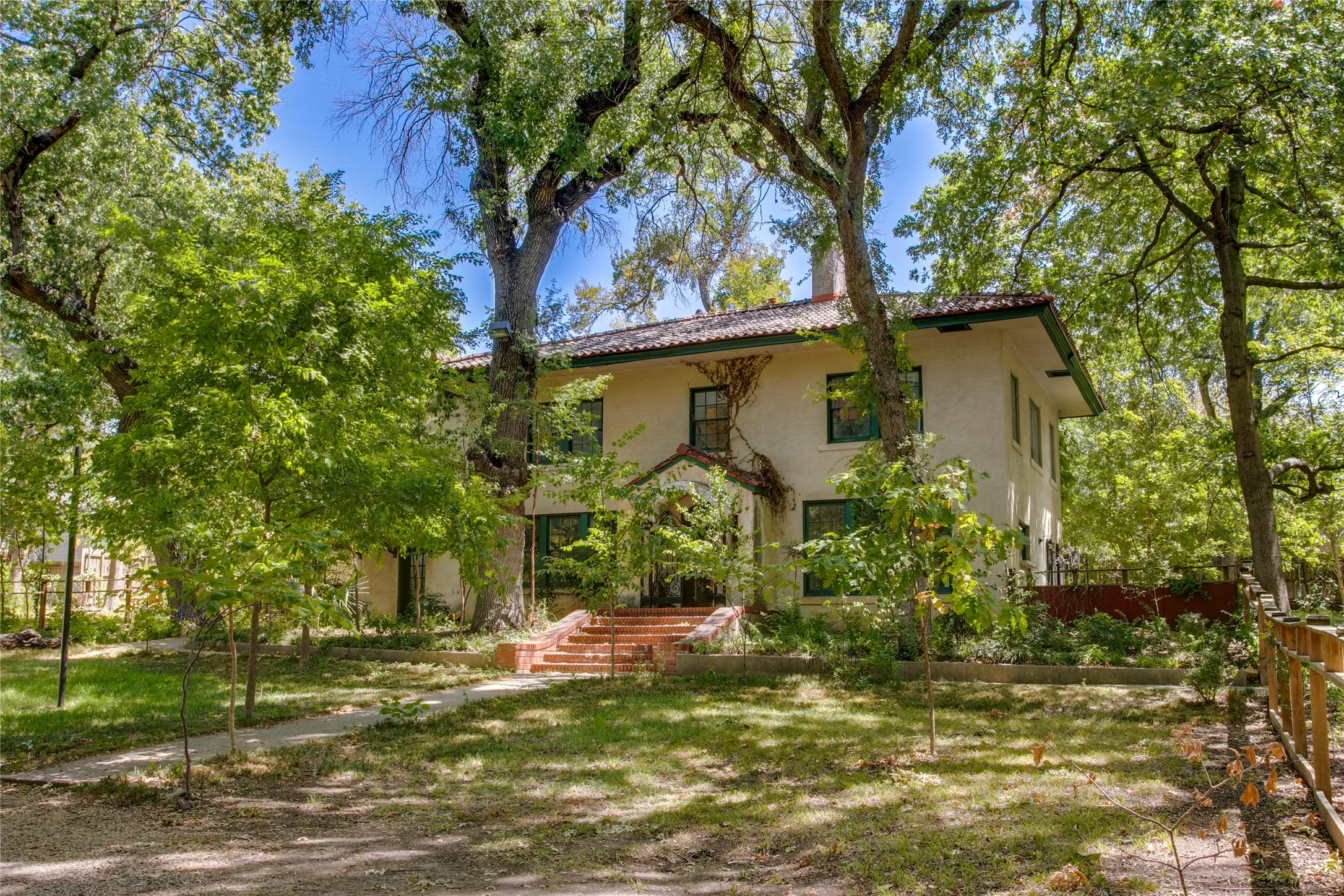Single Family Residence For Sale in Dallas County , 514 S Ravinia Drive, Dallas, Texas 75211, 3 Bedroom, 3 Bathroom, Garage spaces, 3,674 Sqft, built in 1924, mls#21366529, Real Estate Agent in Dallas, Homes For Sale in Dallas county, Homes For Sale in Dallas, Realtor in Dallas Texas, Real Estate Brokerage Independent Realty Texas, Luminita Cordes Realtor