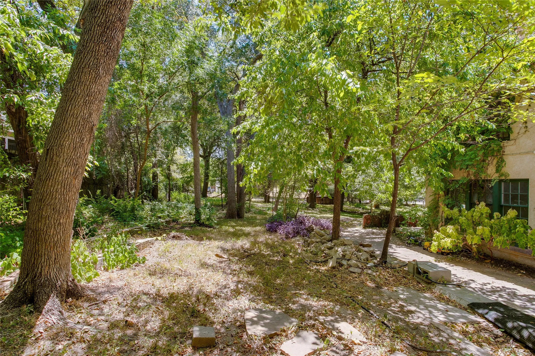 Single Family Residence For Sale in Dallas County , 514 S Ravinia Drive, Dallas, Texas 75211, 3 Bedroom, 3 Bathroom, Garage spaces, 3,674 Sqft, built in 1924, mls#21366529, Real Estate Agent in Dallas, Homes For Sale in Dallas county, Homes For Sale in Dallas, Realtor in Dallas Texas, Real Estate Brokerage Independent Realty Texas, Luminita Cordes Realtor