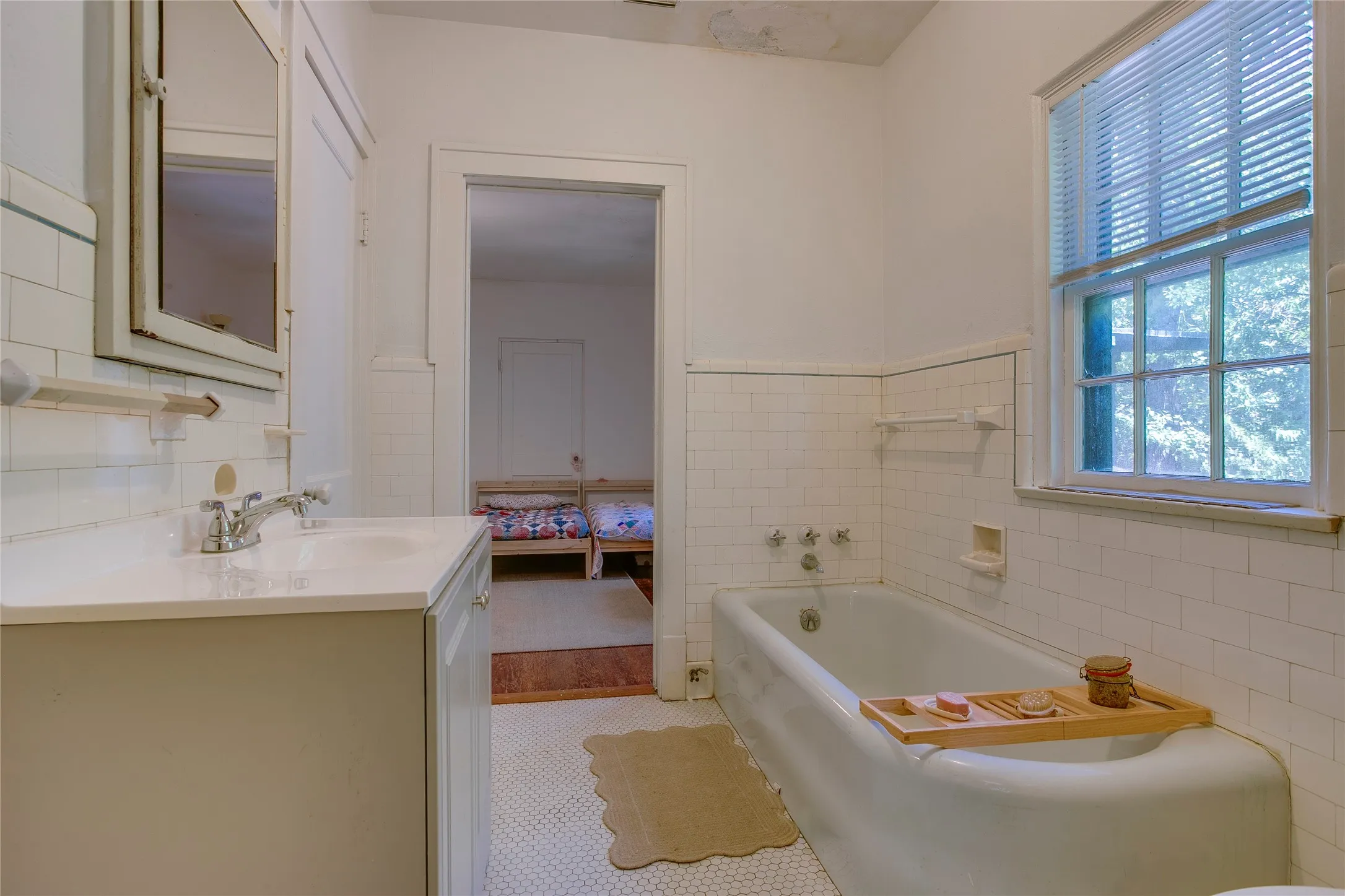Single Family Residence For Sale in Dallas County , 514 S Ravinia Drive, Dallas, Texas 75211, 3 Bedroom, 3 Bathroom, Garage spaces, 3,674 Sqft, built in 1924, mls#21366529, Real Estate Agent in Dallas, Homes For Sale in Dallas county, Homes For Sale in Dallas, Realtor in Dallas Texas, Real Estate Brokerage Independent Realty Texas, Luminita Cordes Realtor