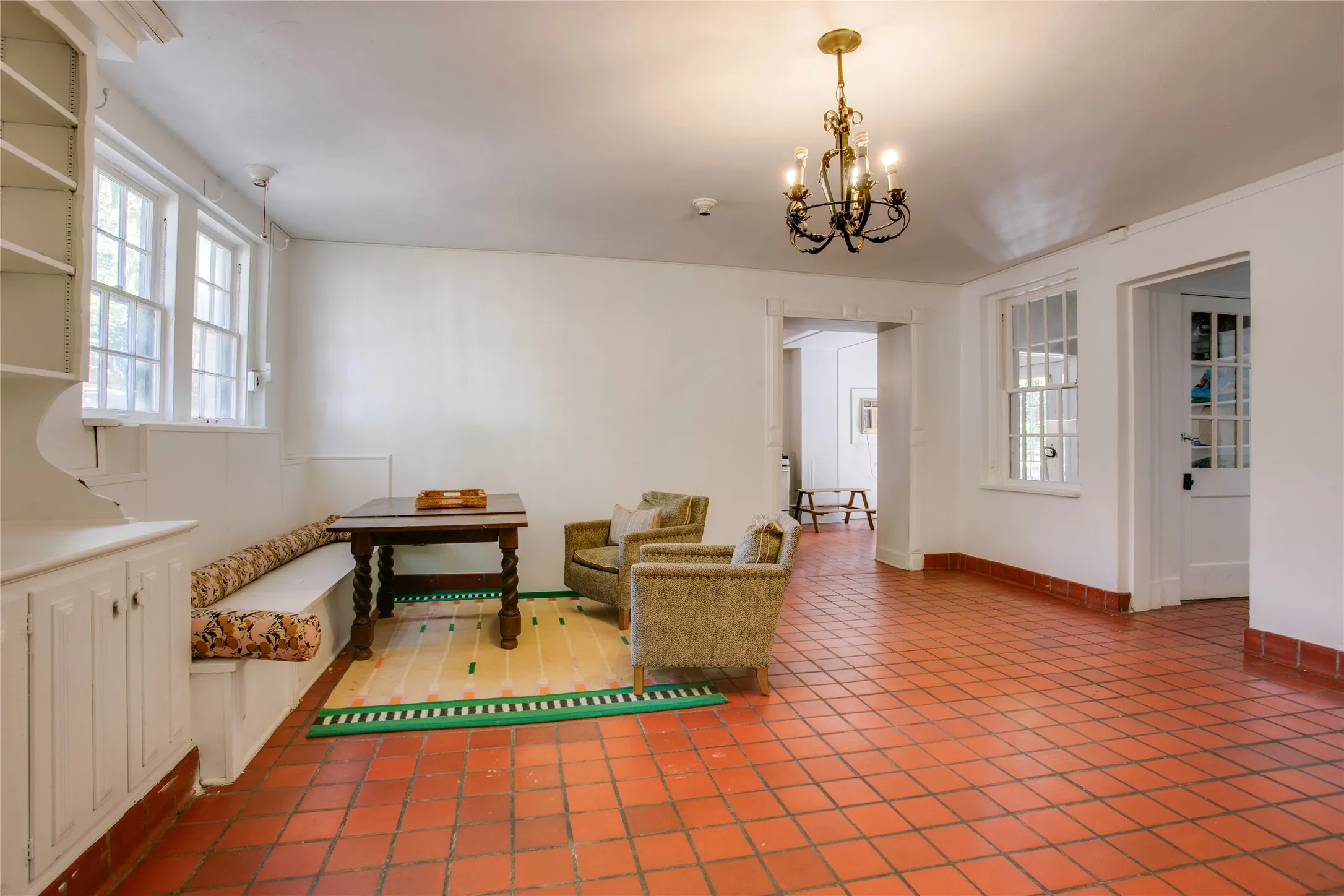 Single Family Residence For Sale in Dallas County , 514 S Ravinia Drive, Dallas, Texas 75211, 3 Bedroom, 3 Bathroom, Garage spaces, 3,674 Sqft, built in 1924, mls#21366529, Real Estate Agent in Dallas, Homes For Sale in Dallas county, Homes For Sale in Dallas, Realtor in Dallas Texas, Real Estate Brokerage Independent Realty Texas, Luminita Cordes Realtor
