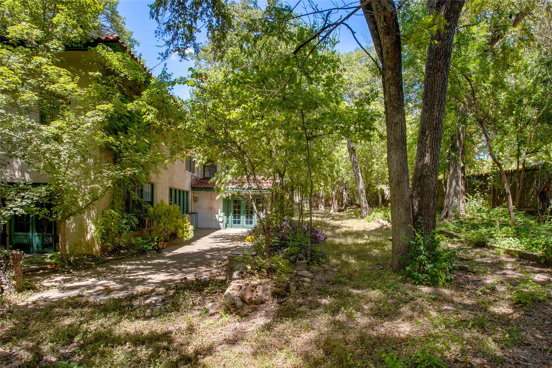 Single Family Residence For Sale in Dallas County , 514 S Ravinia Drive, Dallas, Texas 75211, 3 Bedroom, 3 Bathroom, Garage spaces, 3,674 Sqft, built in 1924, mls#21366529, Real Estate Agent in Dallas, Homes For Sale in Dallas county, Homes For Sale in Dallas, Realtor in Dallas Texas, Real Estate Brokerage Independent Realty Texas, Luminita Cordes Realtor